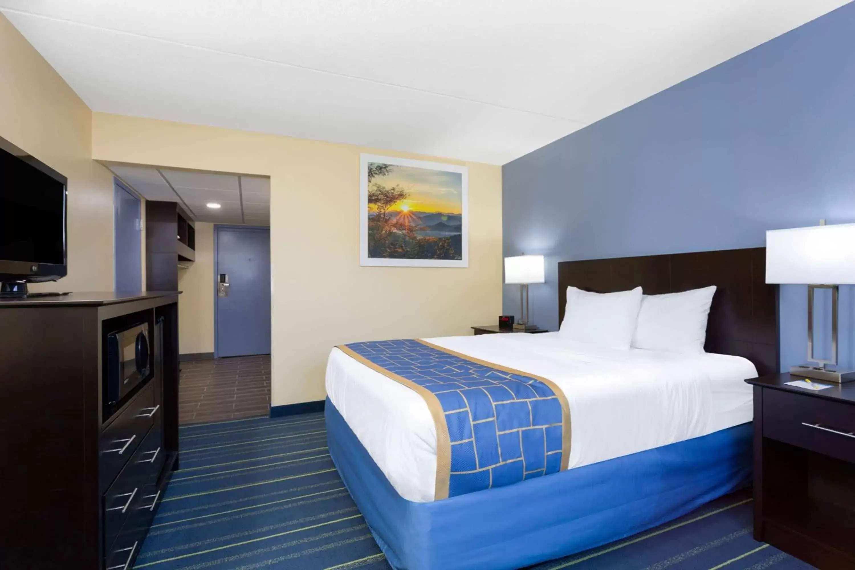 Photo of the whole room, Bed in Days Inn by Wyndham Augusta