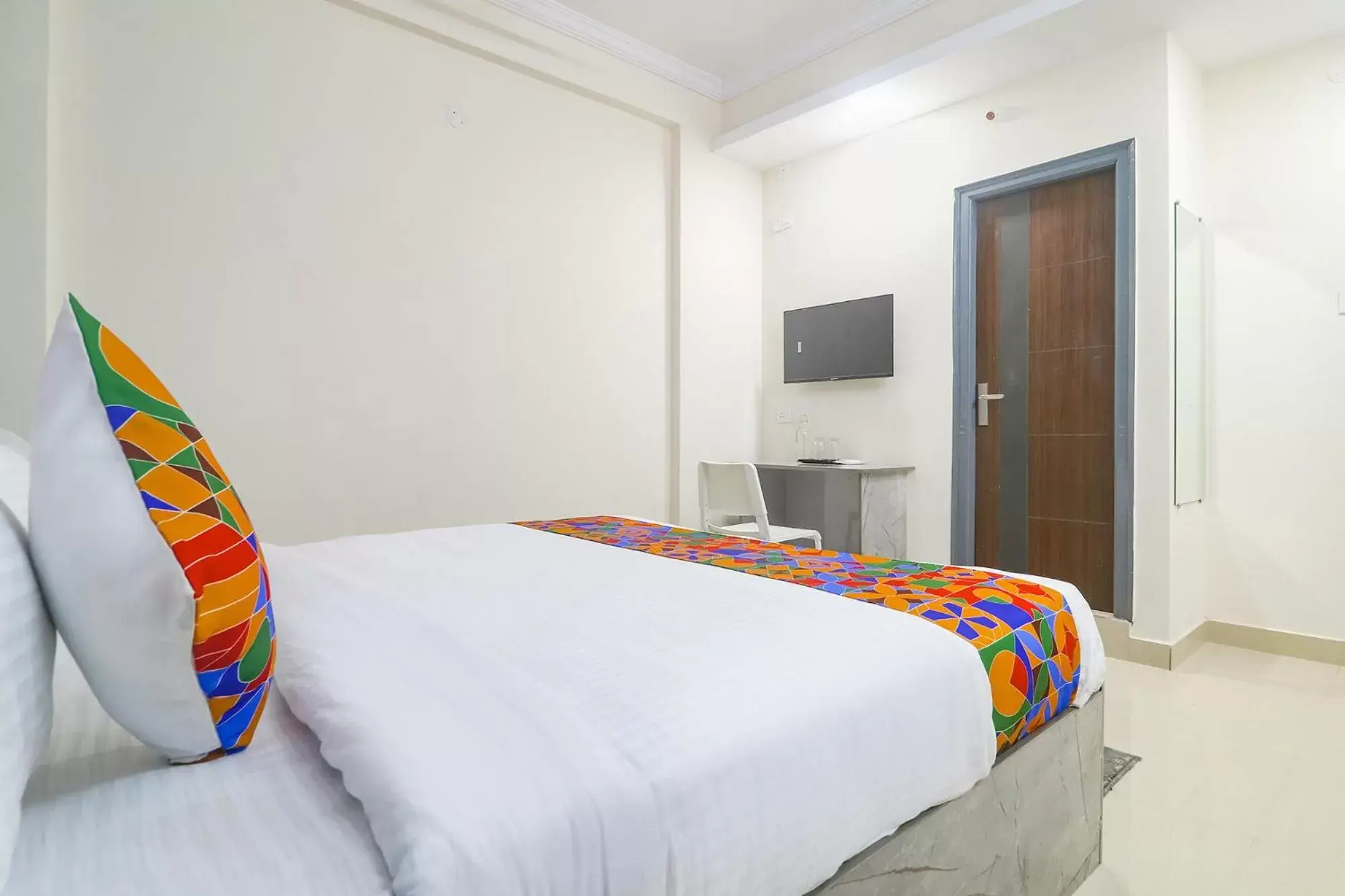 Bed in FabHotel Broholic Suites - Nr US Consulate, Financial District Bed in FabHotel Broholic Suites - Nr US Consulate, Financial District