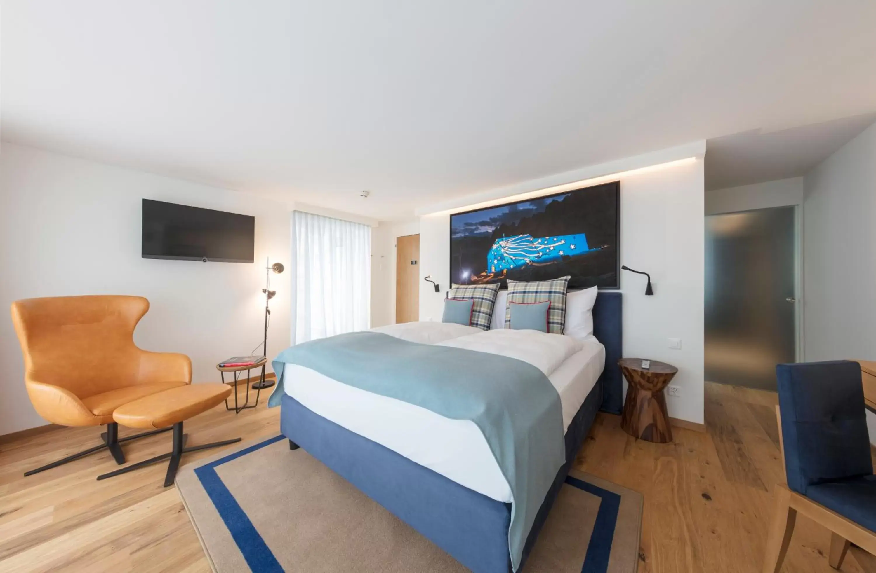 Photo of the whole room, TV/Entertainment Center in Fred Hotel Leonhardstrasse - Self Check-in