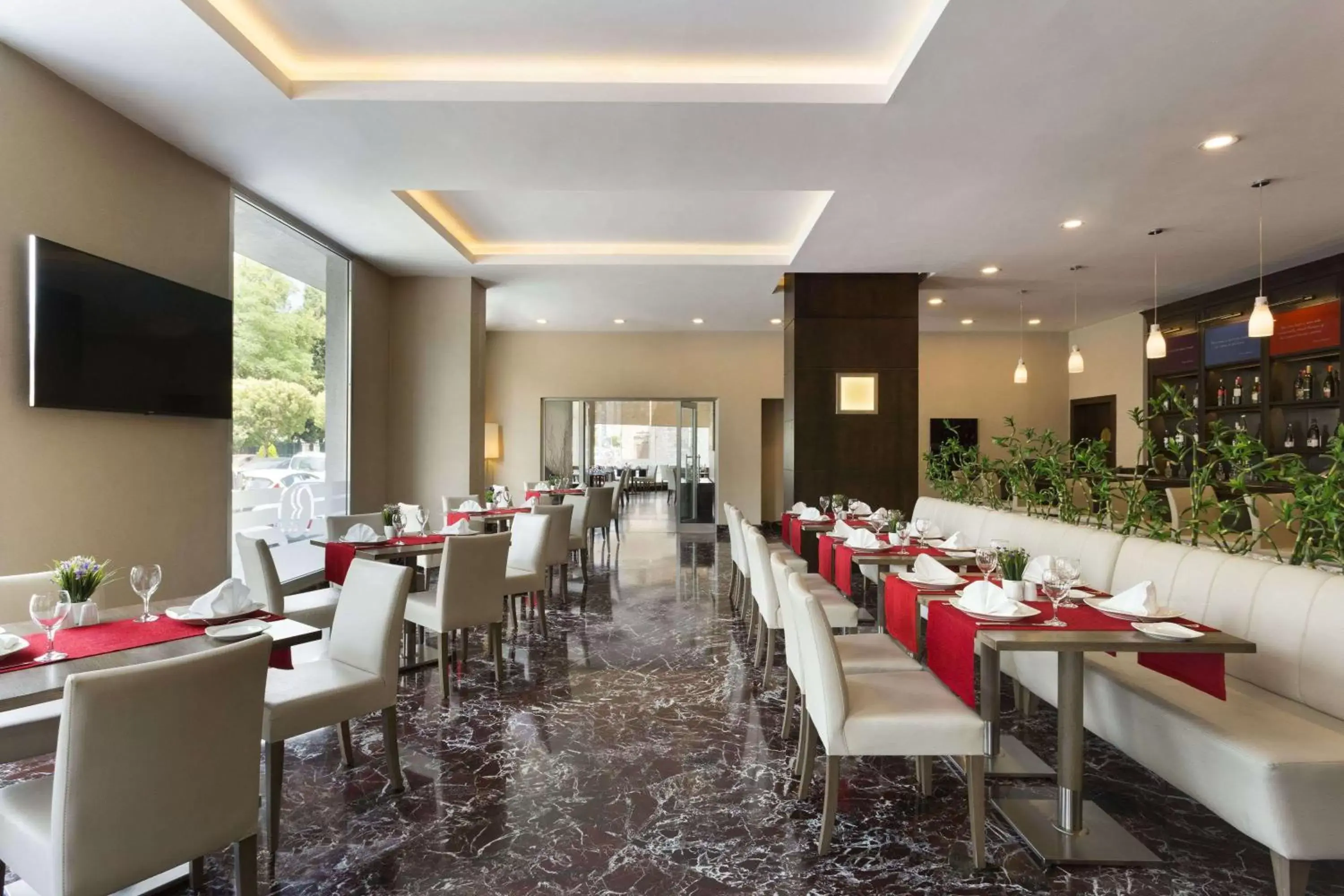 Restaurant/Places to Eat in Ramada Plaza By Wyndham Izmir