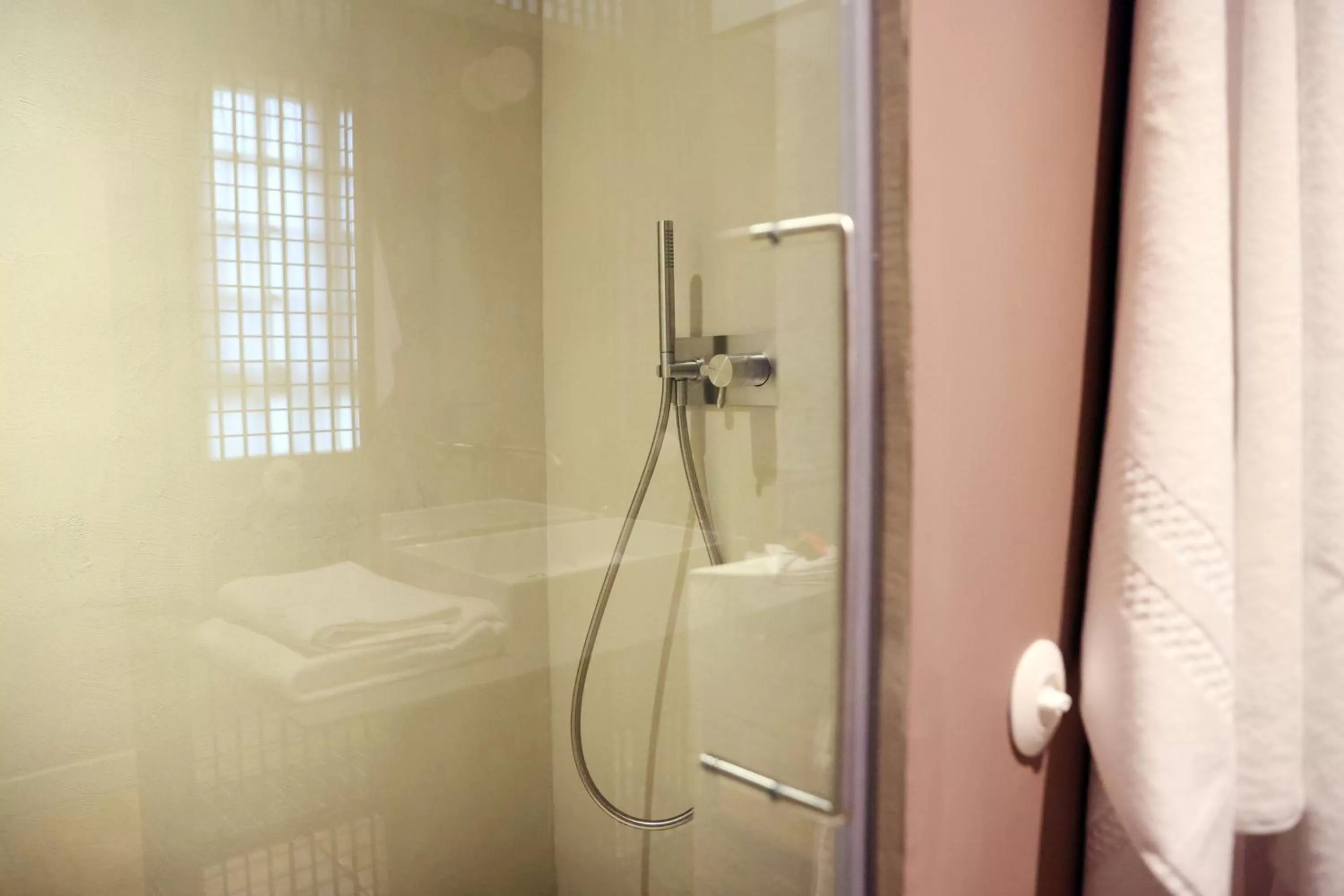 Shower, Bathroom in Sessius1622