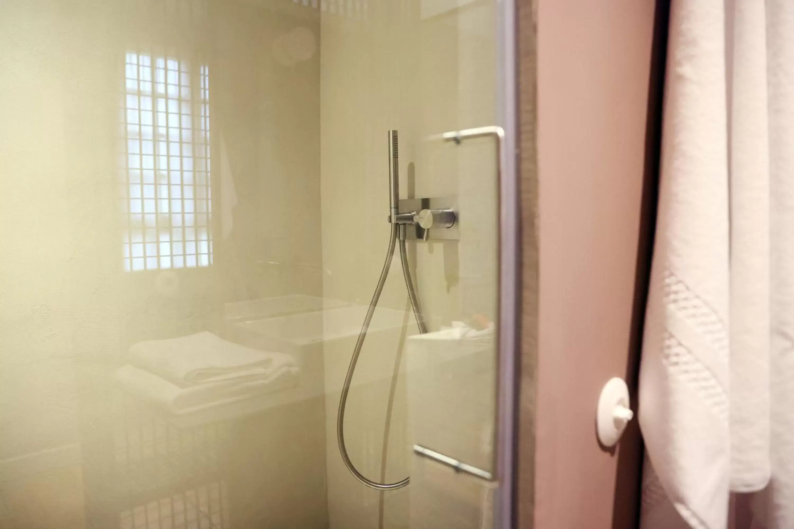 Shower, Bathroom in Sessius1622