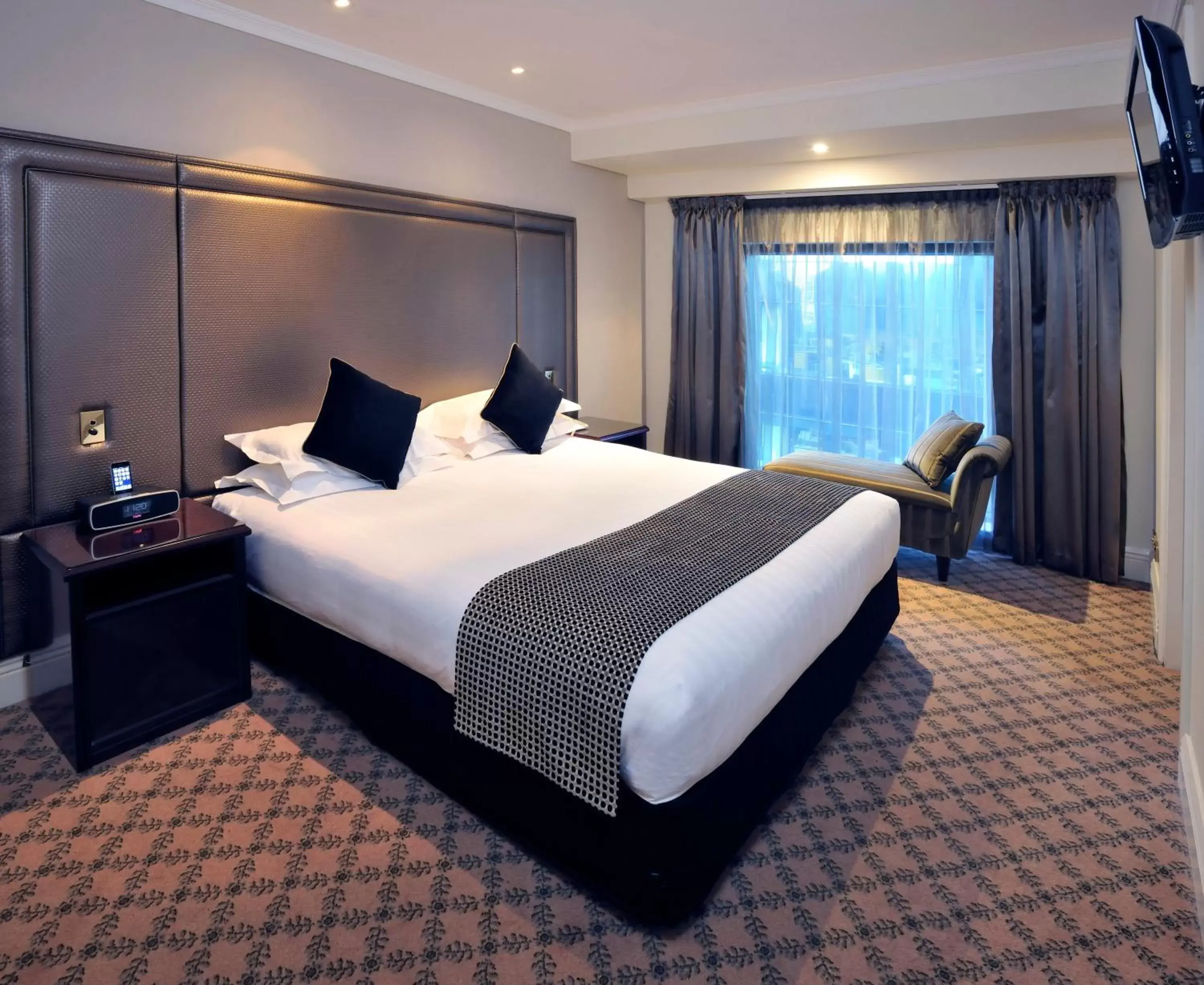 Bedroom, Bed in Stamford Plaza Melbourne
