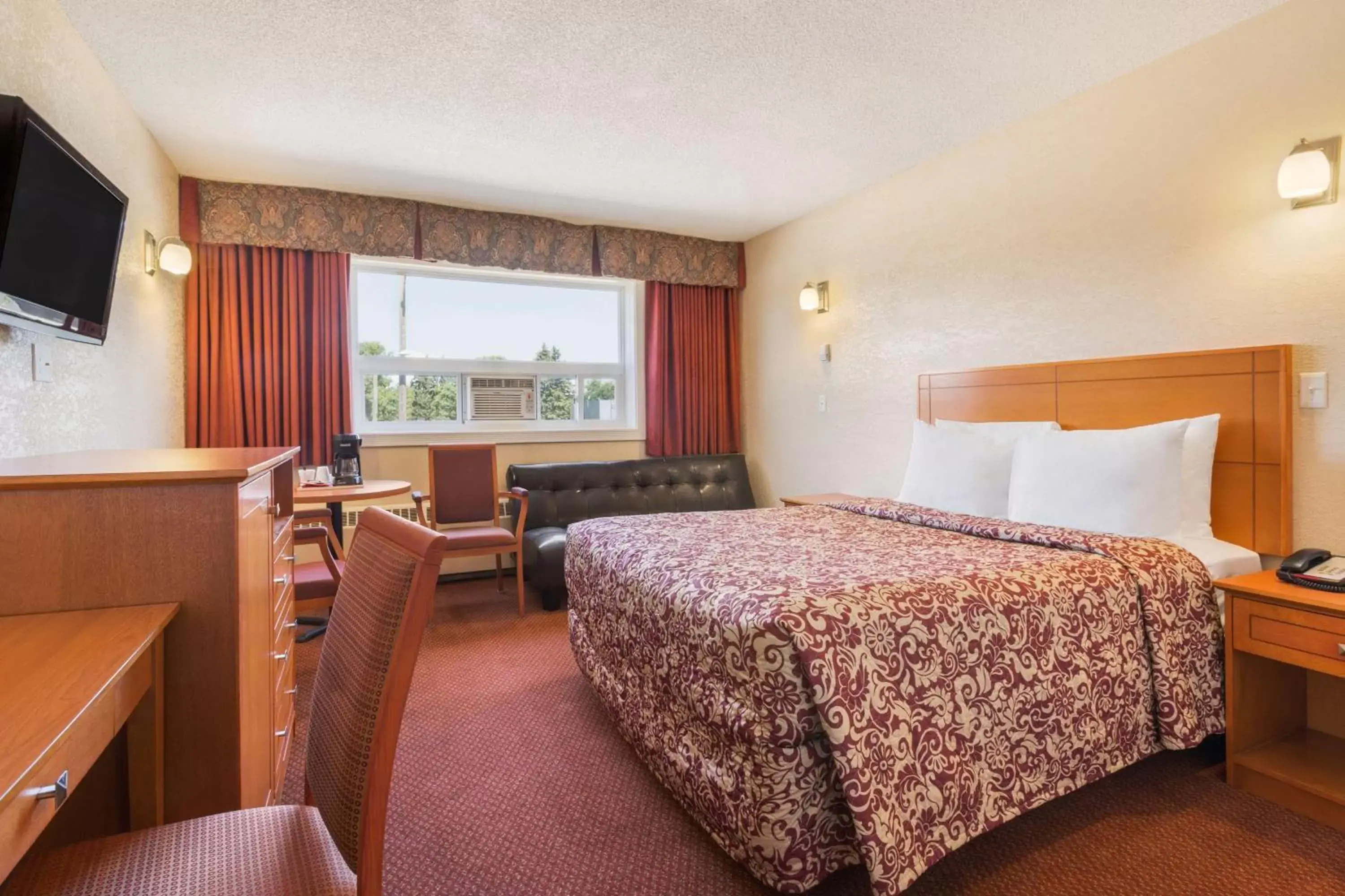 Queen Room - Non-Smoking in Travelodge by Wyndham Edmonton East