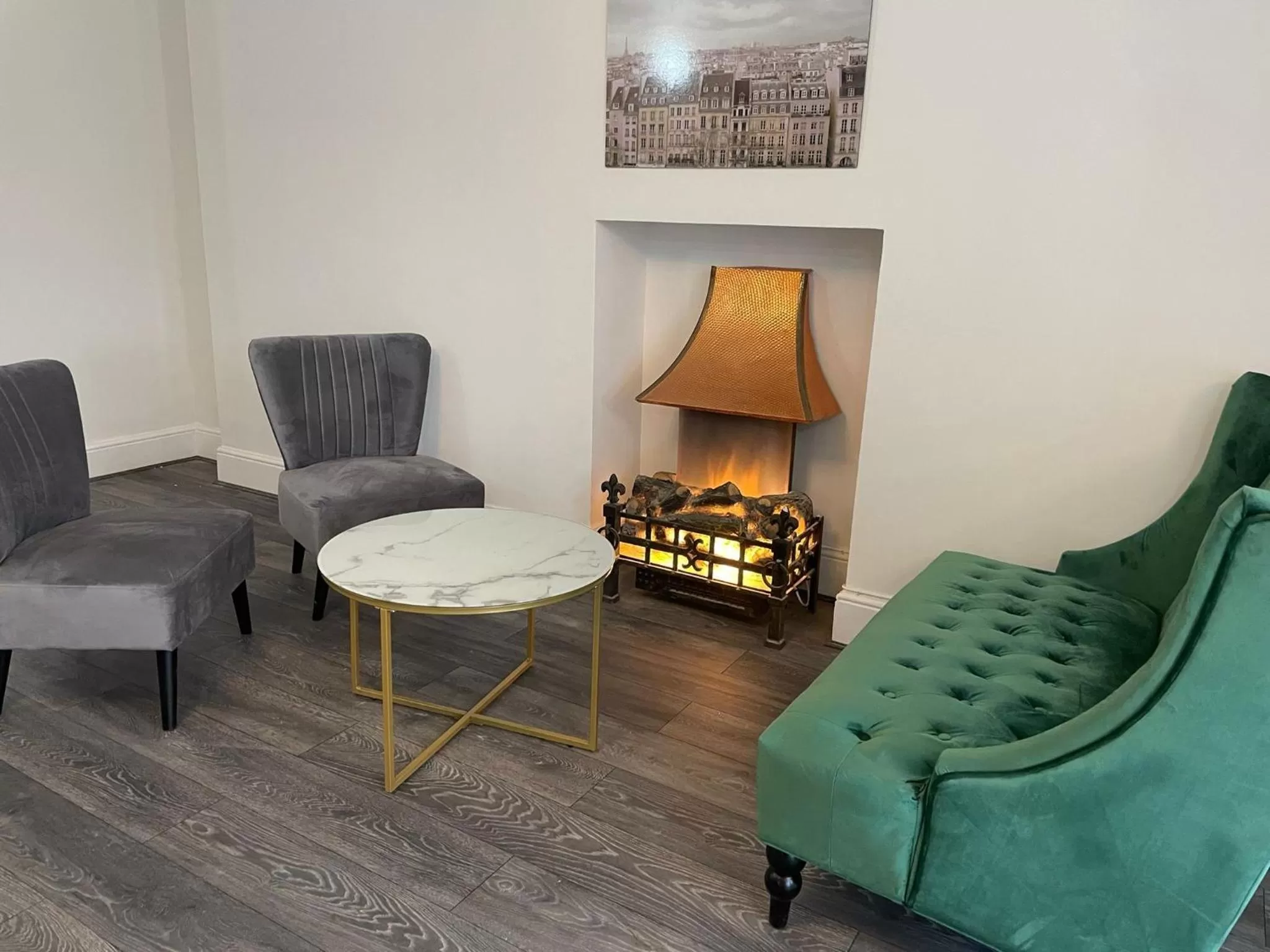 Seating area in Woodford Hotel