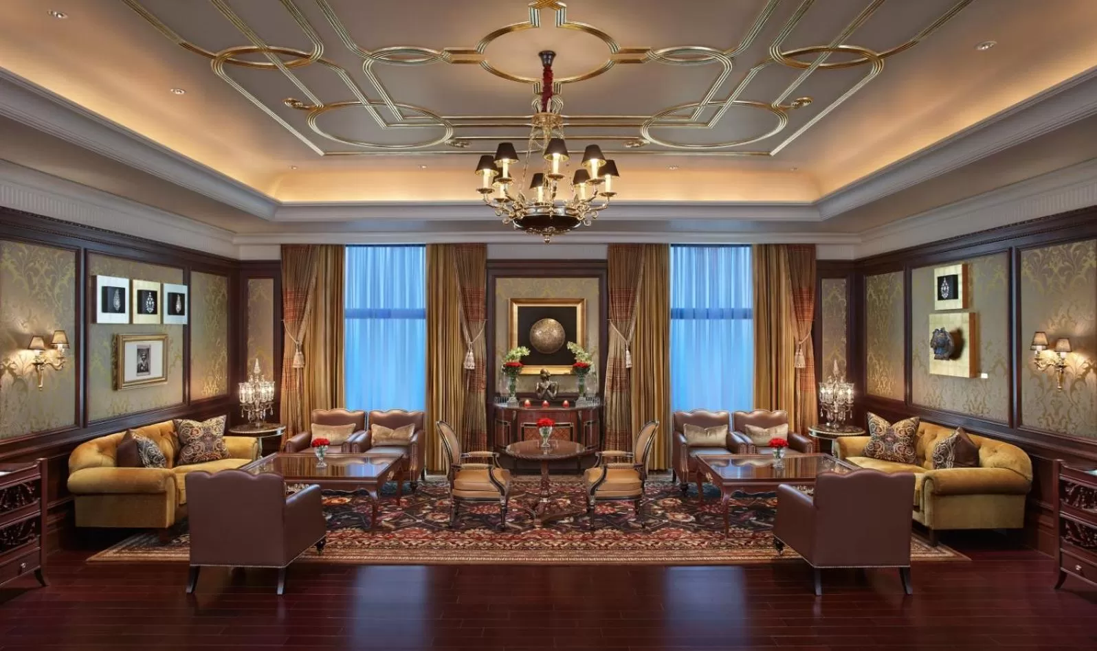 Lounge or bar in The Leela Palace New Delhi