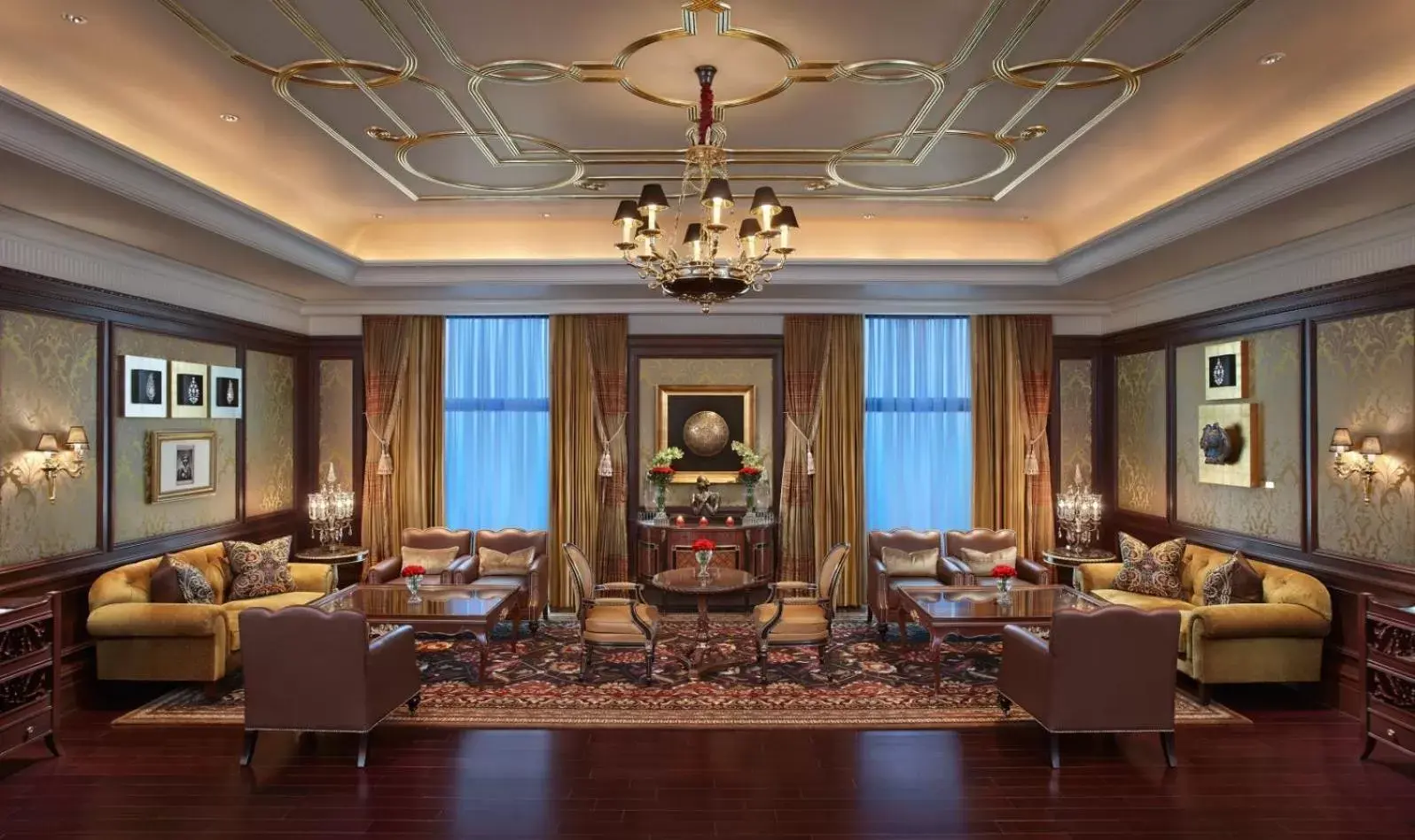 Lounge or bar, Restaurant/Places to Eat in The Leela Palace New Delhi