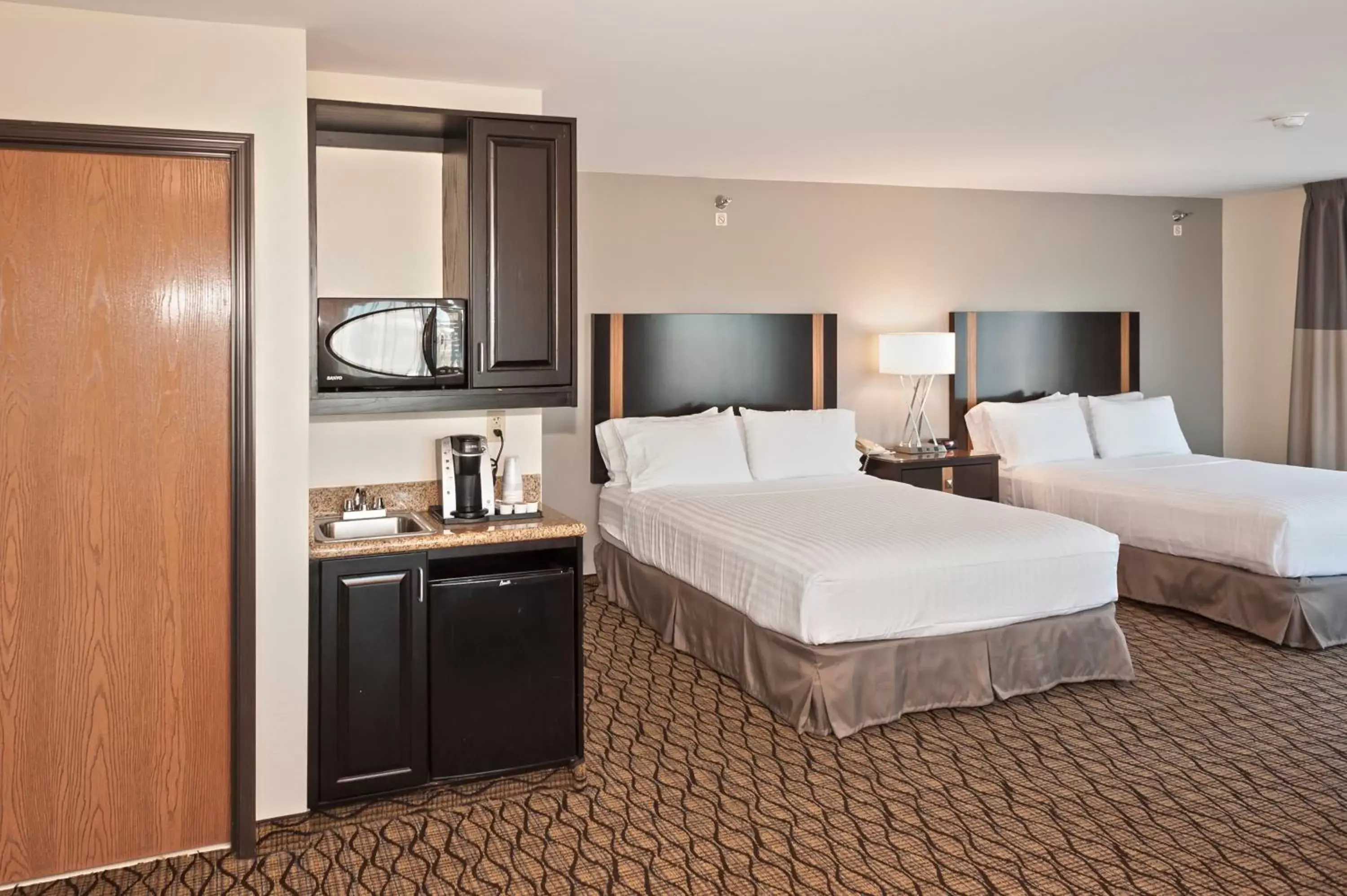 Photo of the whole room, Bed in Holiday Inn Express Hotel & Suites Chanhassen, an IHG Hotel