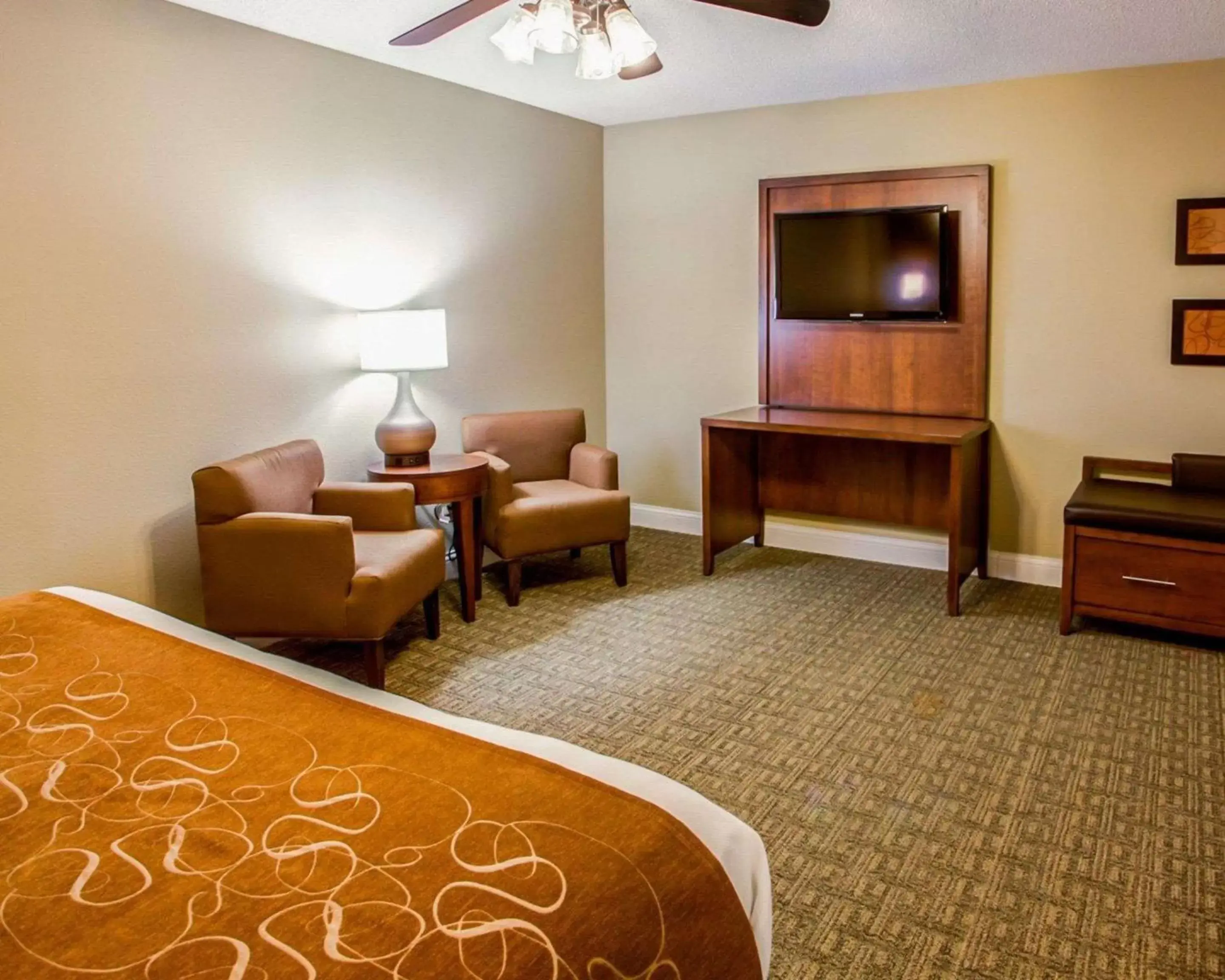 Photo of the whole room, Seating Area in Comfort Suites Georgetown