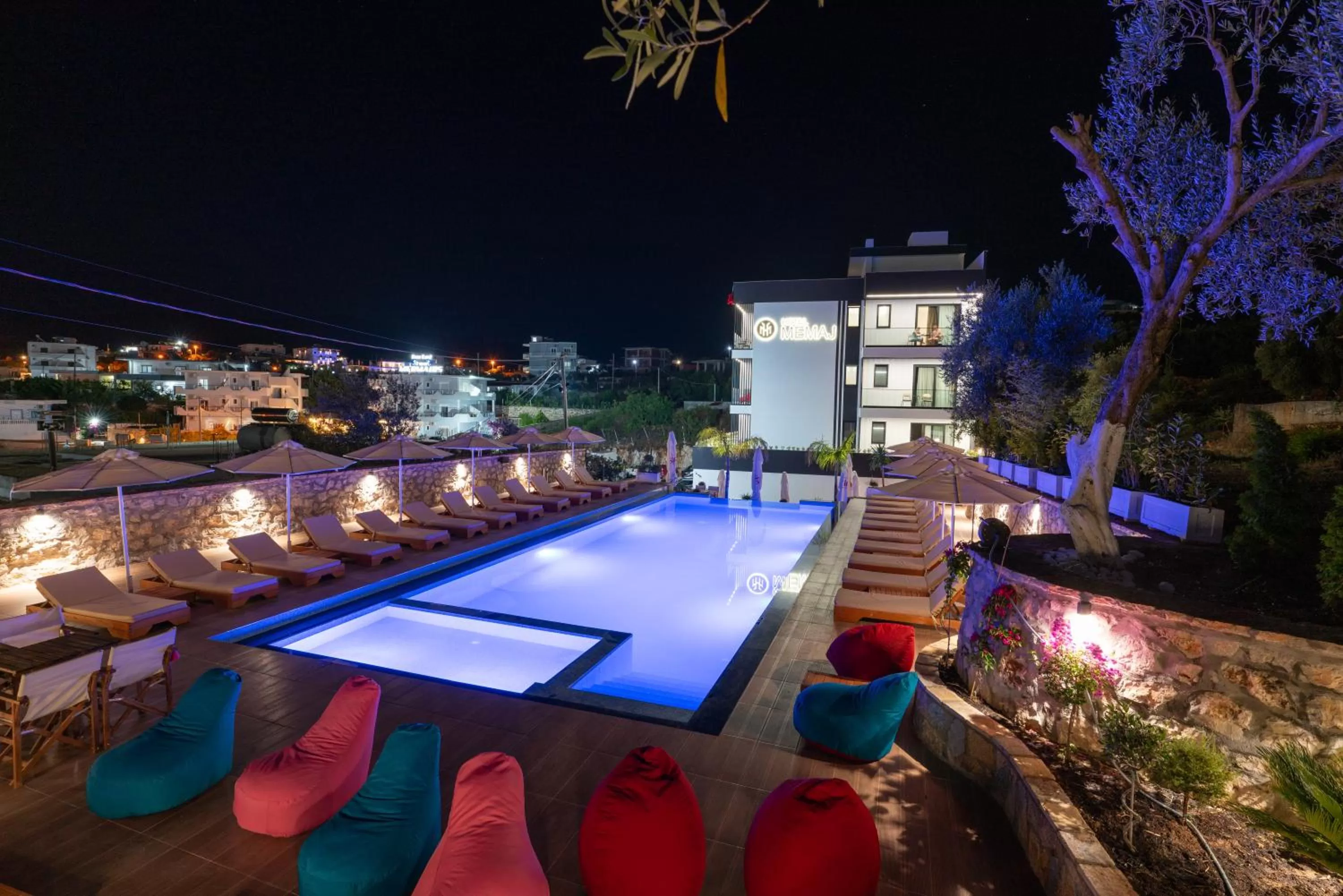 Patio, Pool View in Hotel Memaj