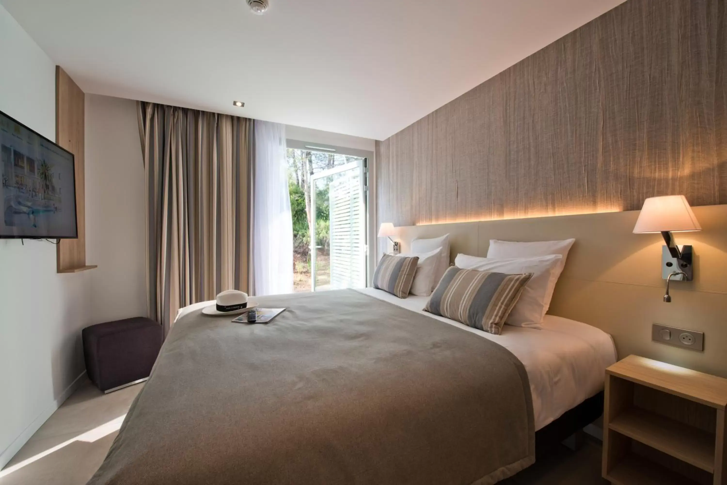 Bed in Golden Tulip Sophia Antipolis - Hotel & Spa