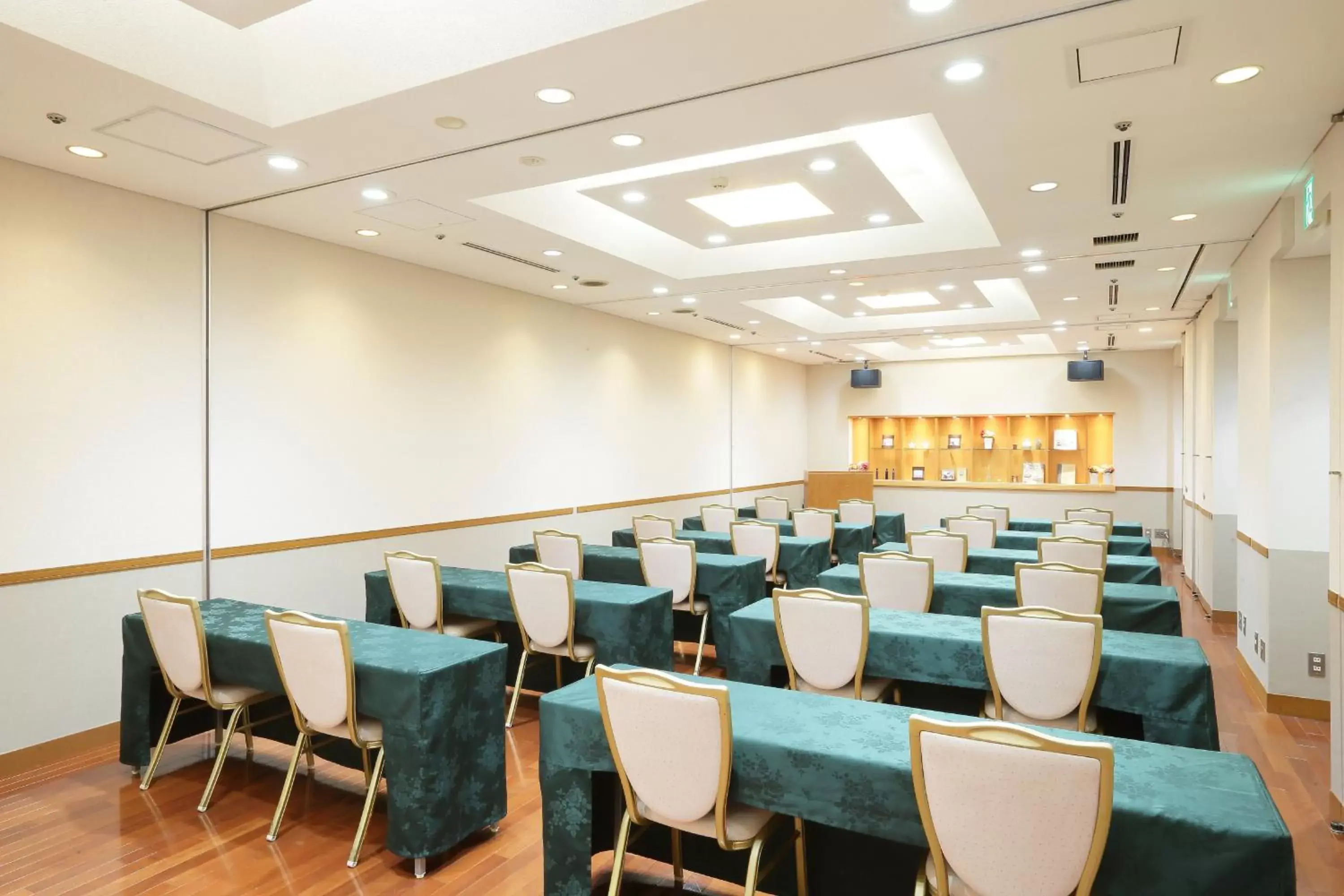 Meeting/conference room in Shin Osaka Esaka Tokyu REI Hotel