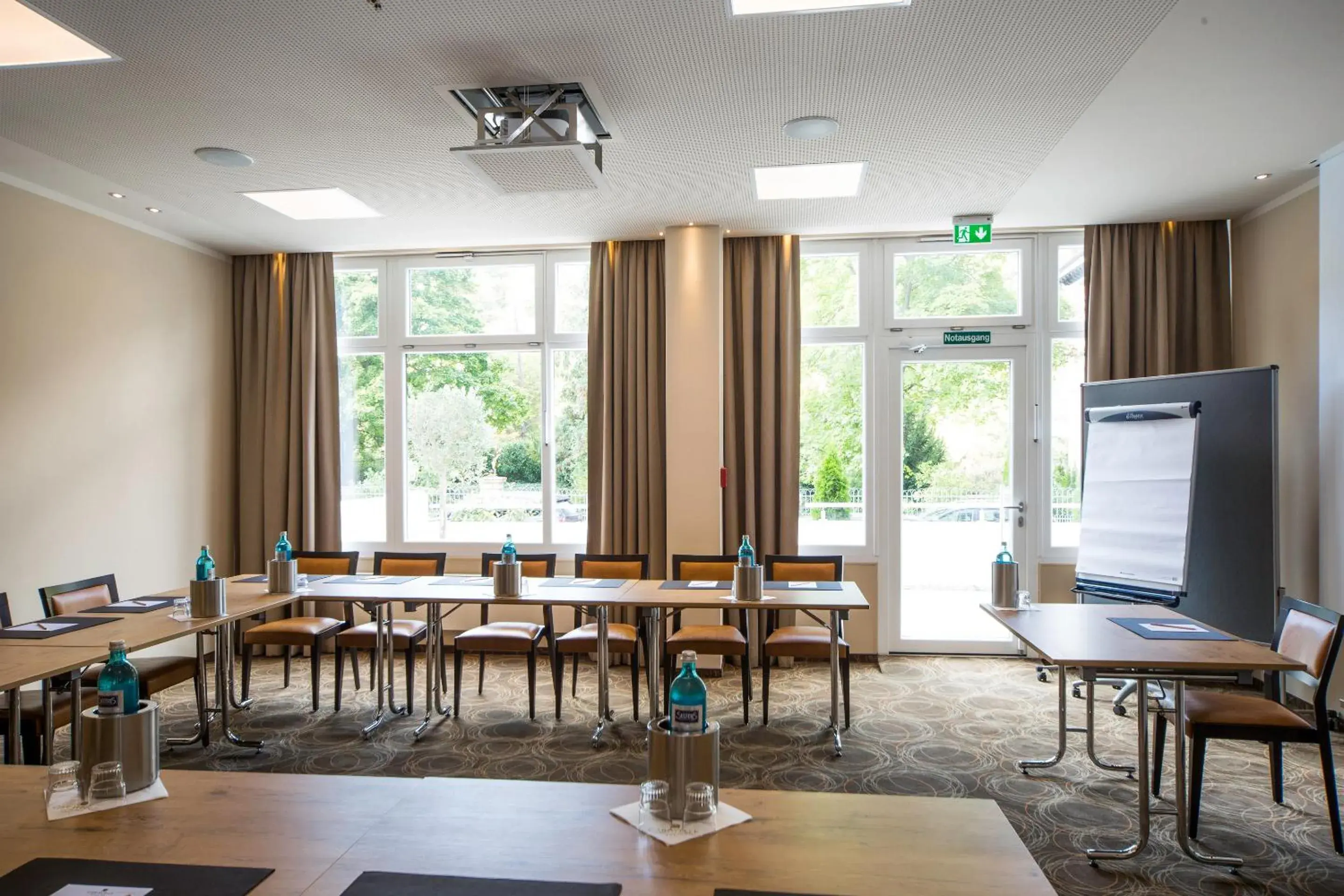 Business facilities in Caravelle Hotel im Park