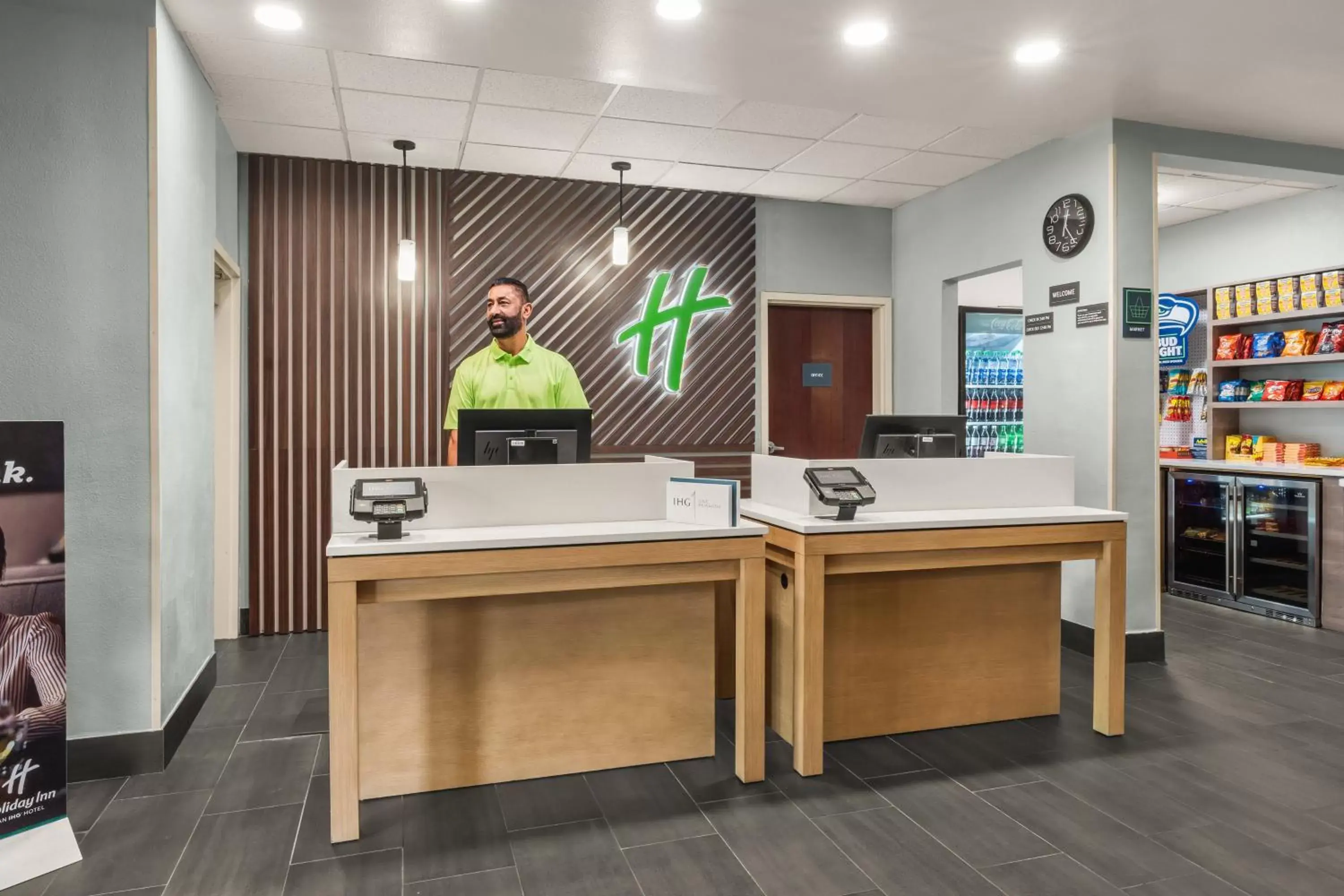 Property building, Lobby/Reception in Holiday Inn & Suites Bothell an IHG Hotel