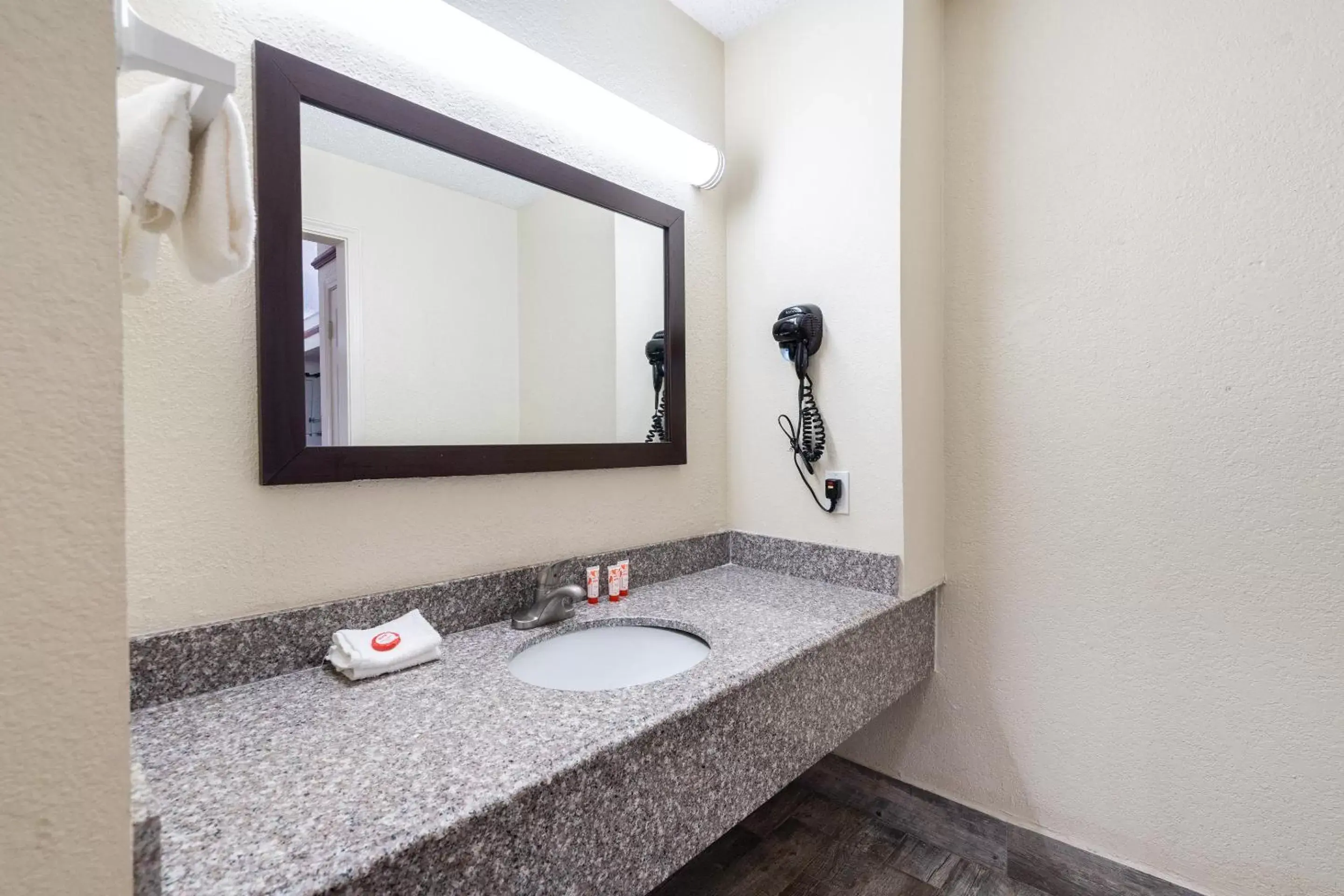 Bathroom in OYO Hotel Tulsa N Sheridan Rd & Airport