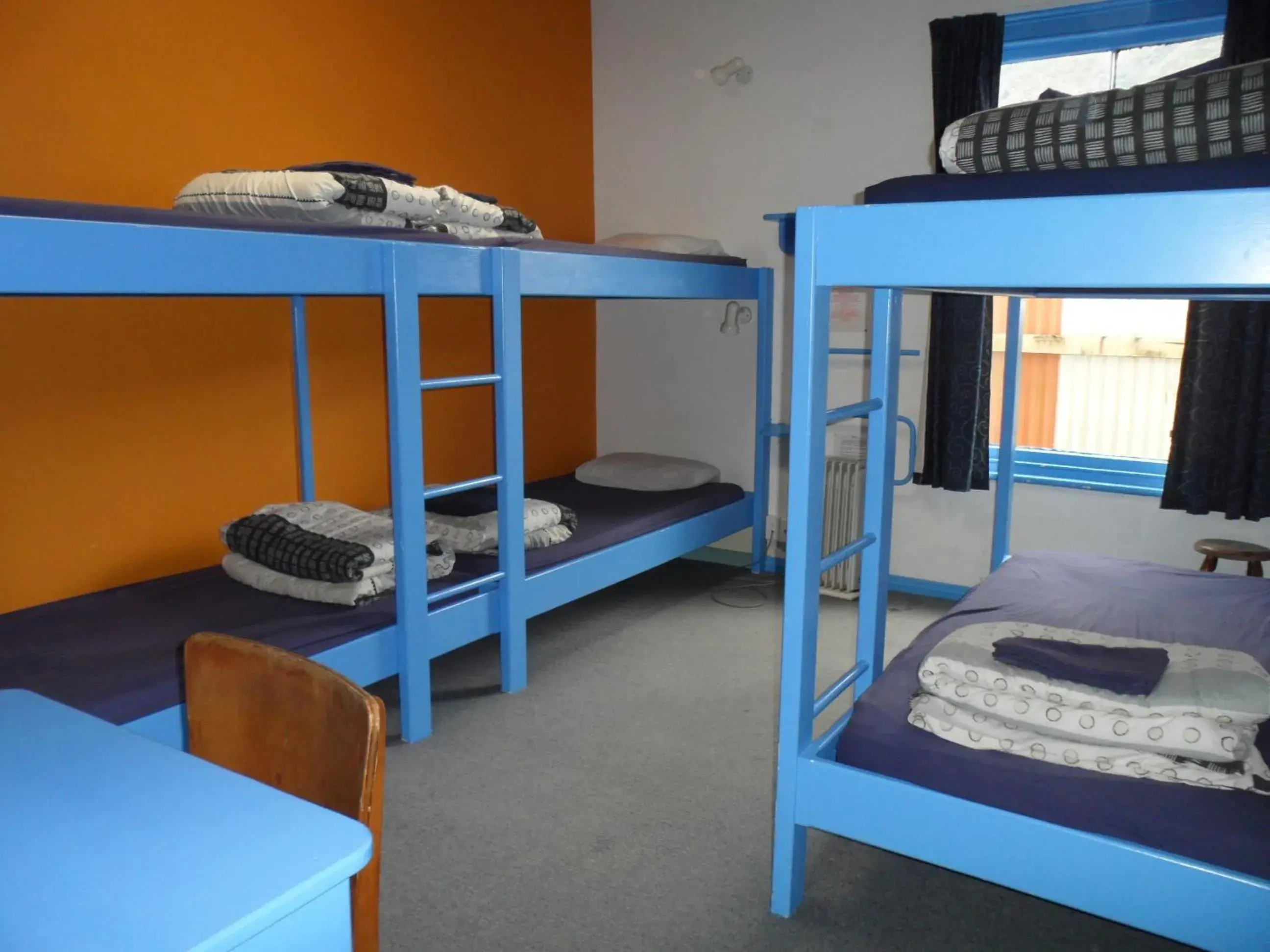 Bed, Bunk Bed in Sequoia Lodge Backpackers