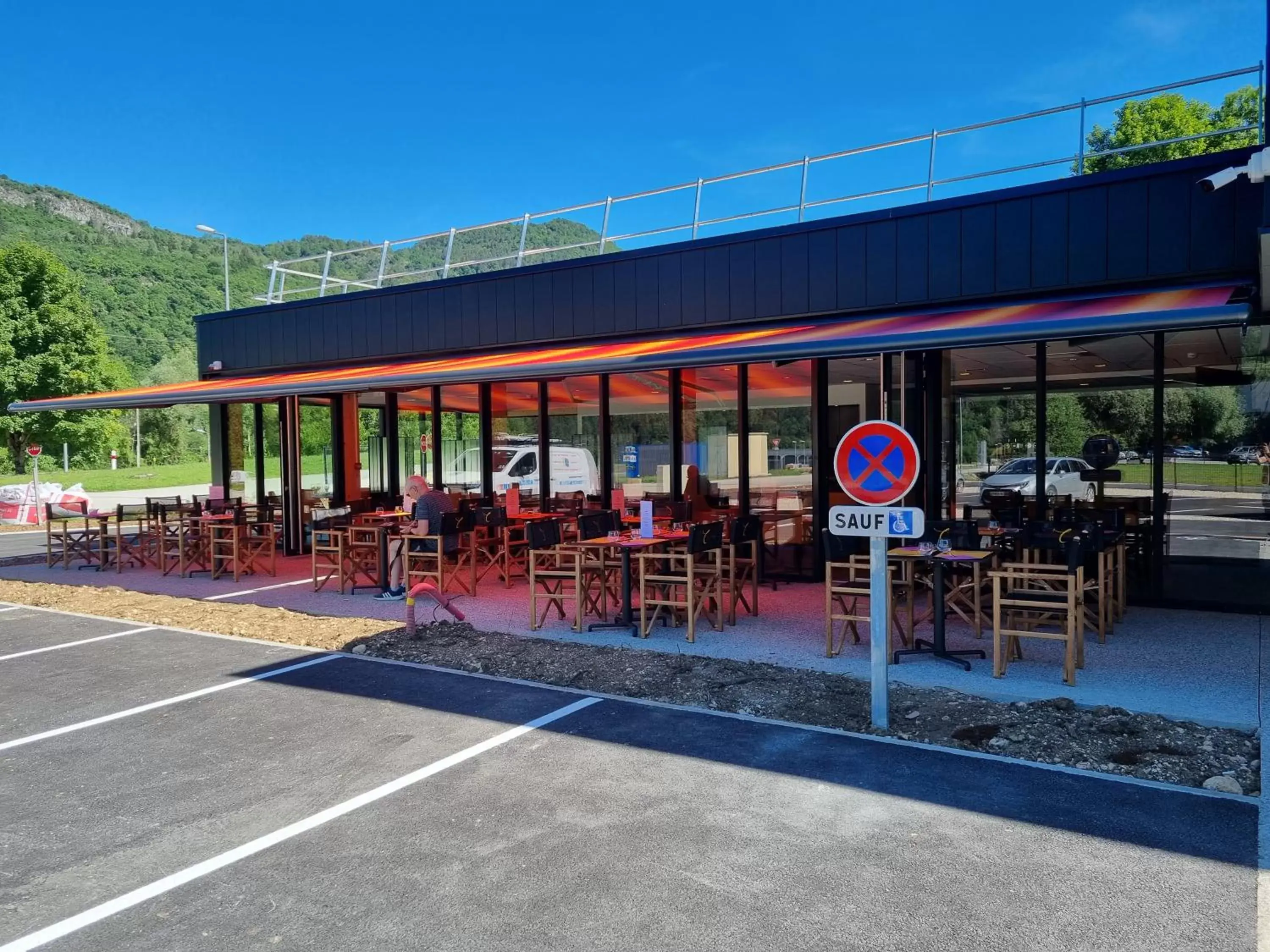Patio, Restaurant/Places to Eat in Akena Molinges - La Brocatelle