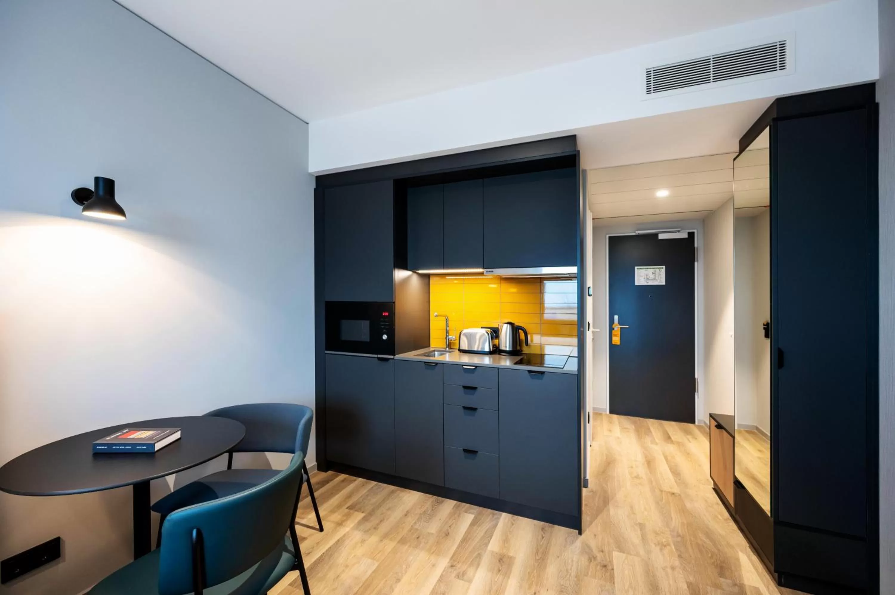 Kitchen or kitchenette in Staycity Aparthotels Frankfurt Airport