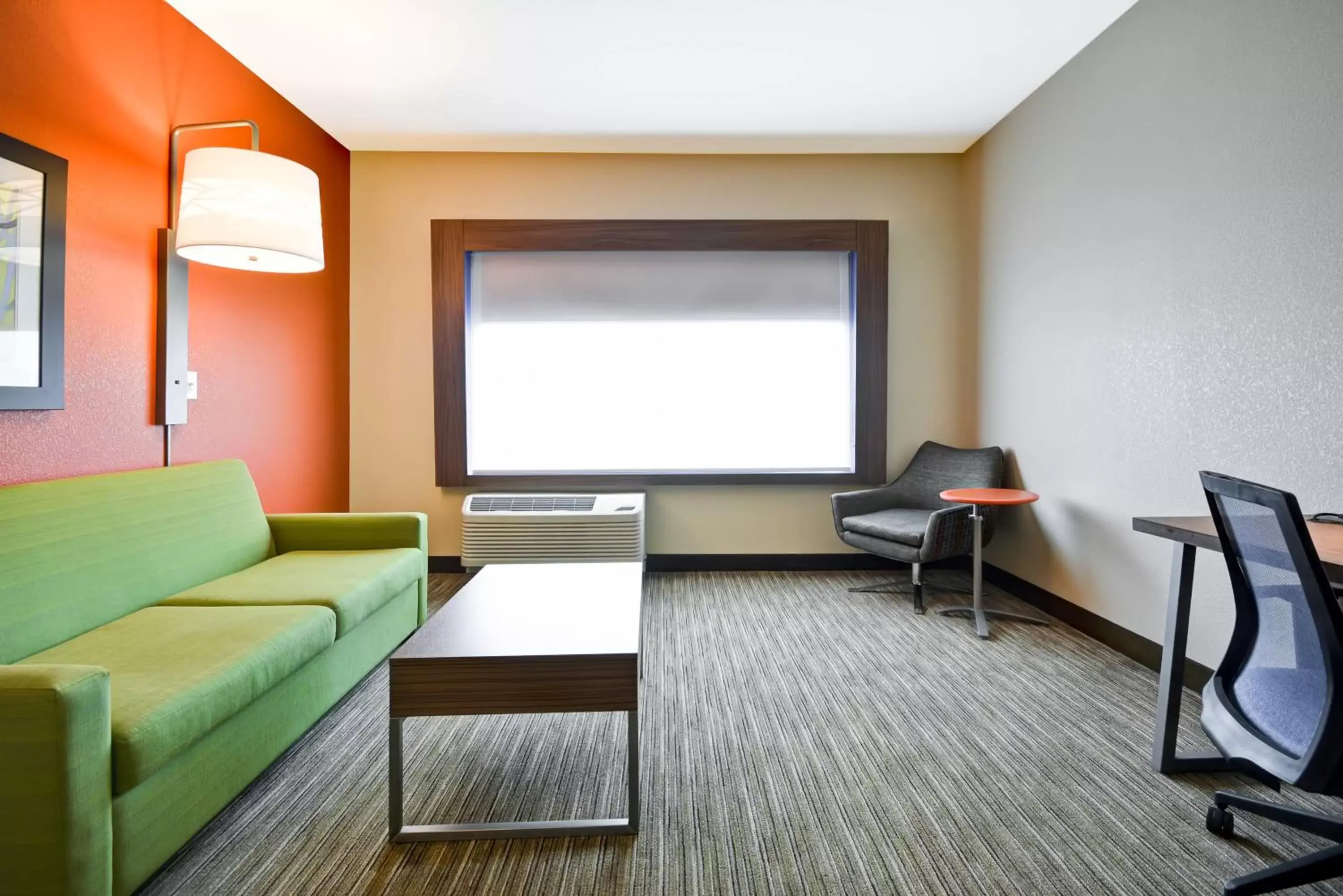 Photo of the whole room, Seating Area in Holiday Inn Express - Evansville, an IHG Hotel