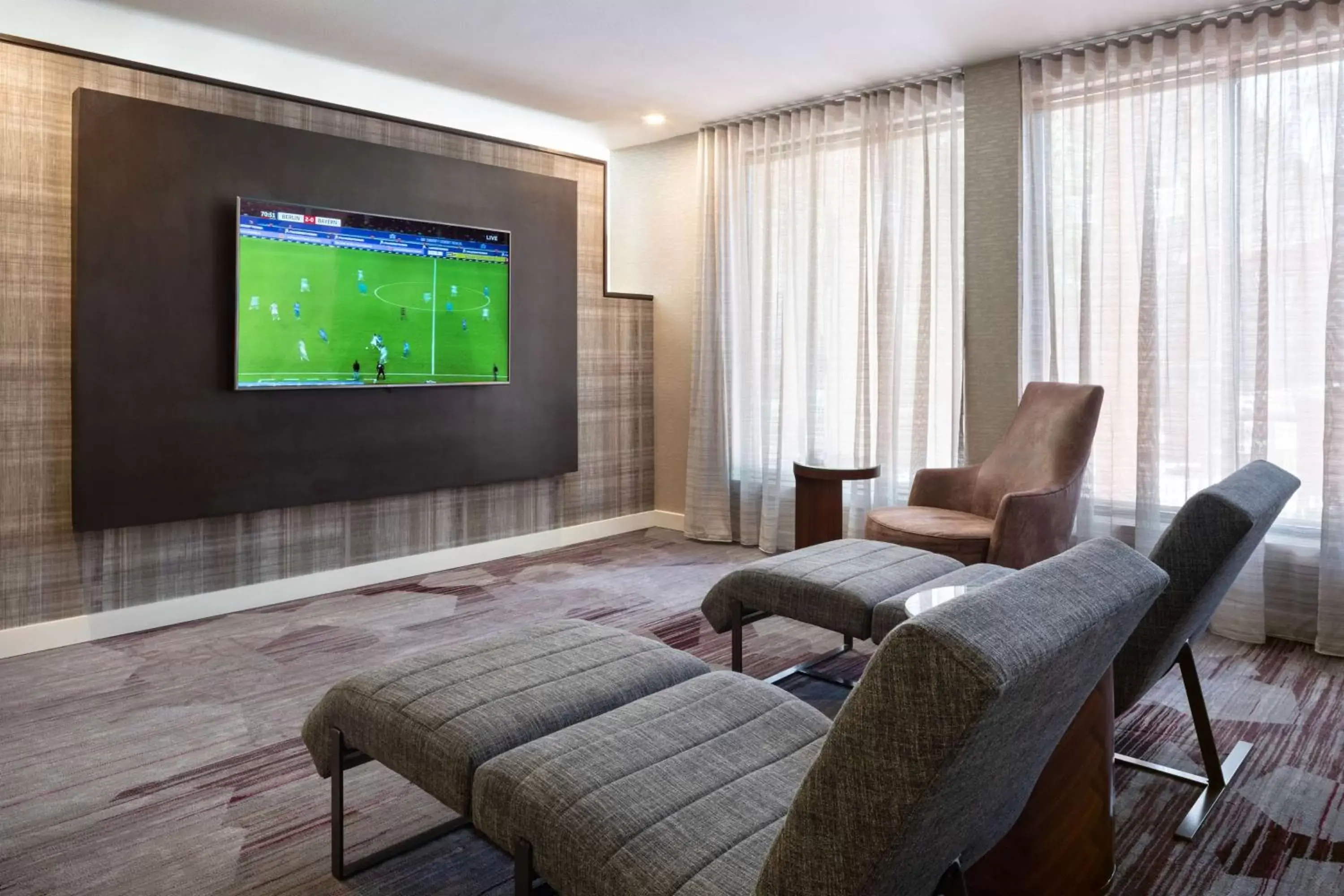 Lobby or reception in Sonesta Select Phoenix Camelback Lobby or reception in Sonesta Select Phoenix Camelback