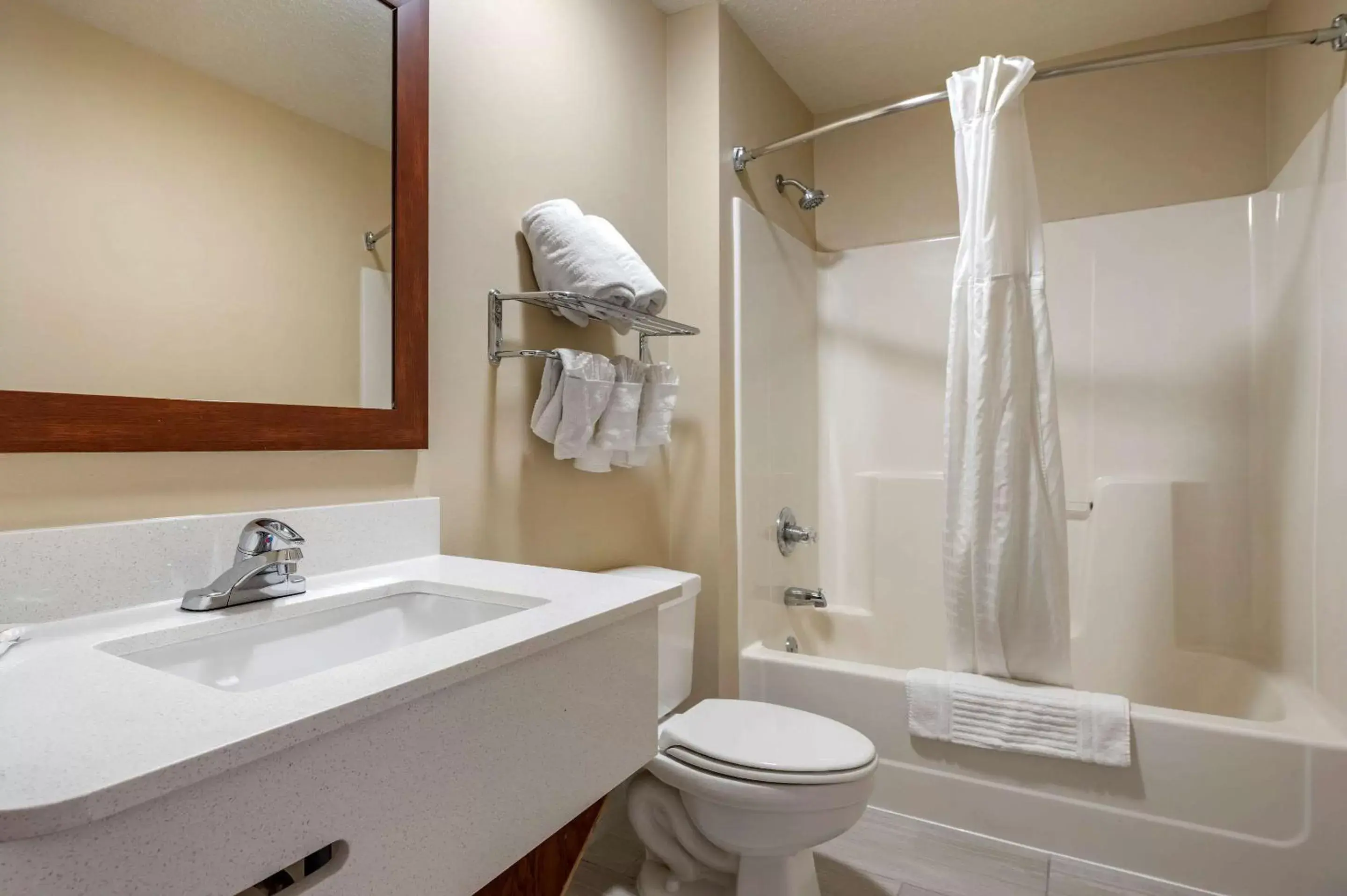 Bathroom in Comfort Inn Romeoville - Bolingbrook