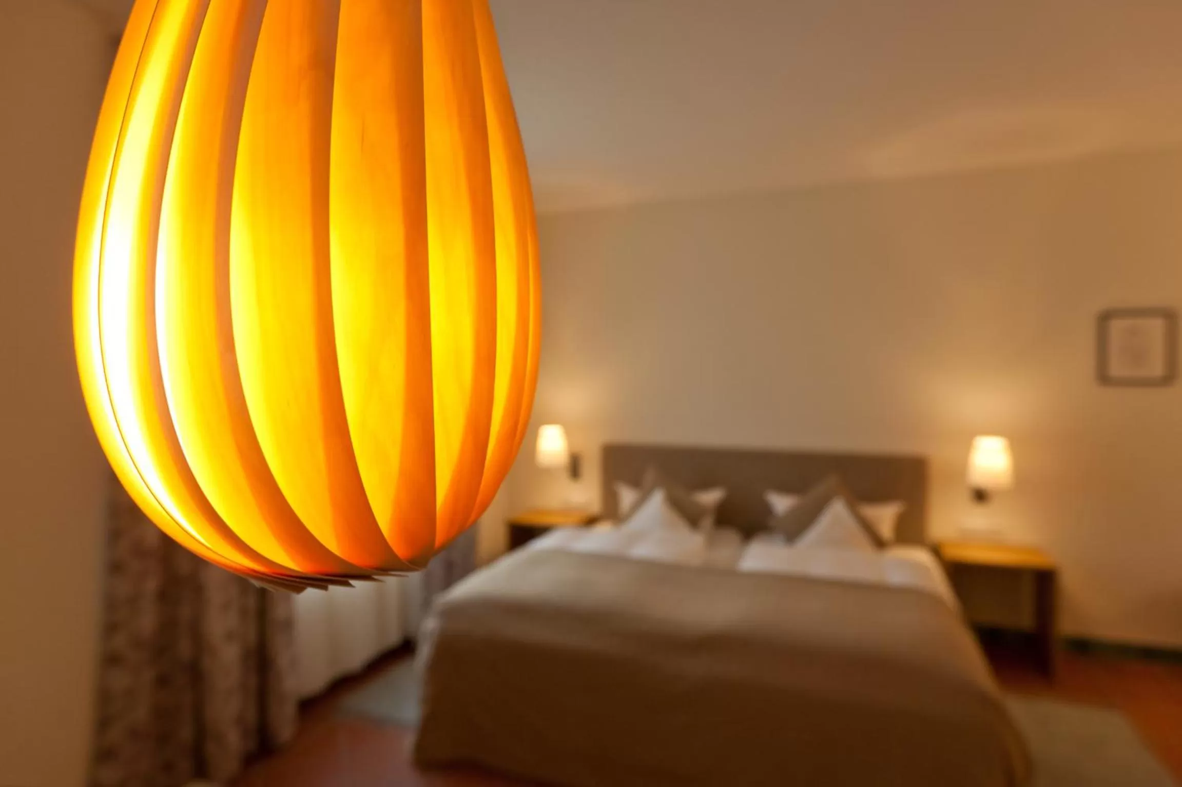 room service, Bed in Hotel Deutscher Hof