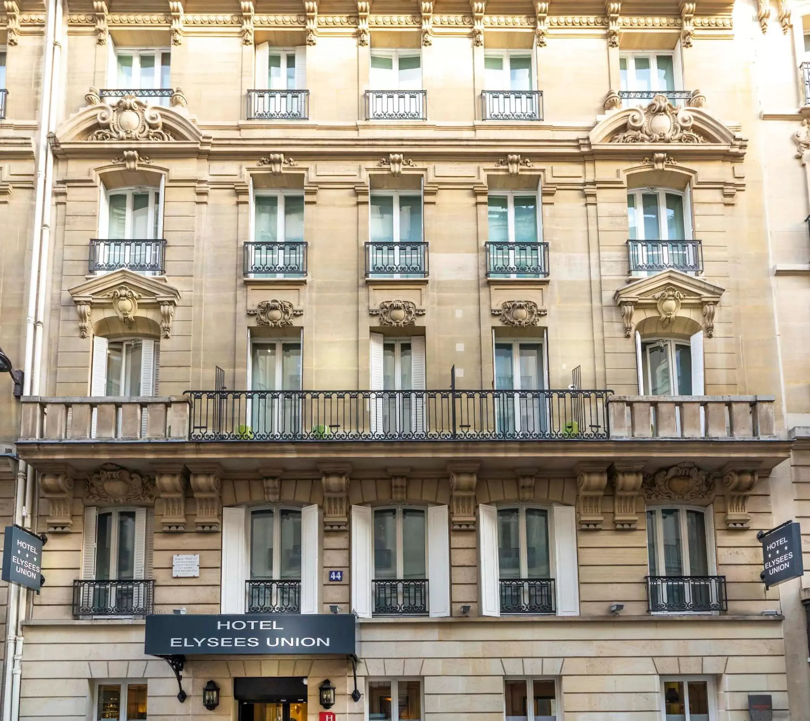 Property building in Elysées Union