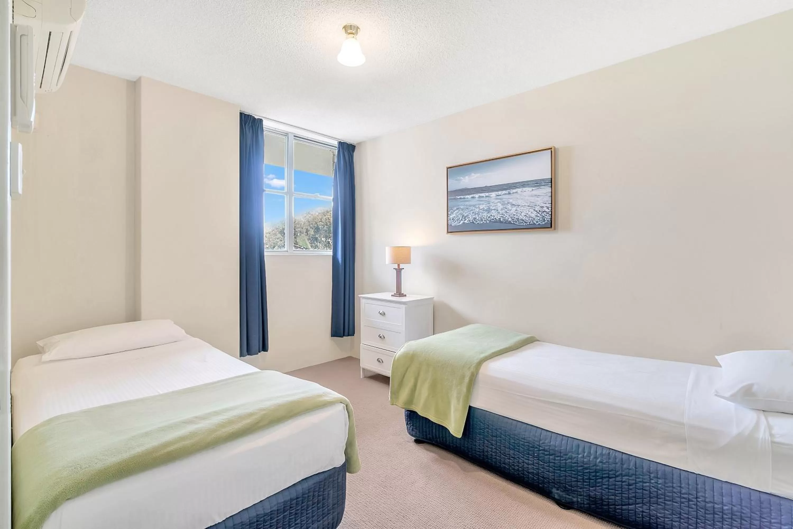 Bed in Tradewinds Apartments