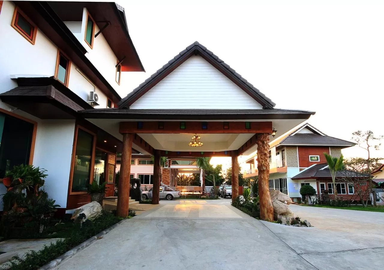 Chaophayathara Riverside Hotel