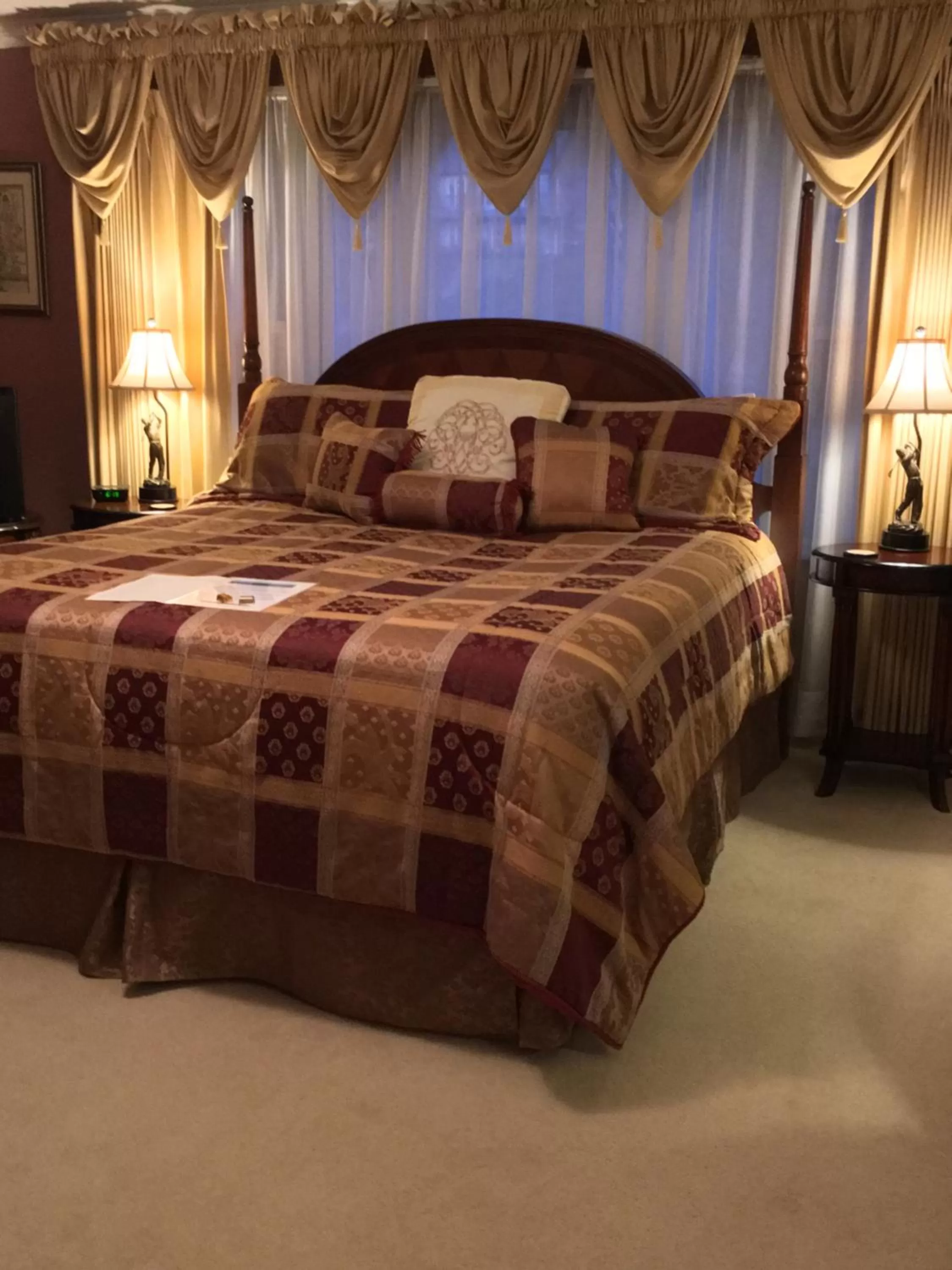 Bed in Brookside Mountain Mist Inn