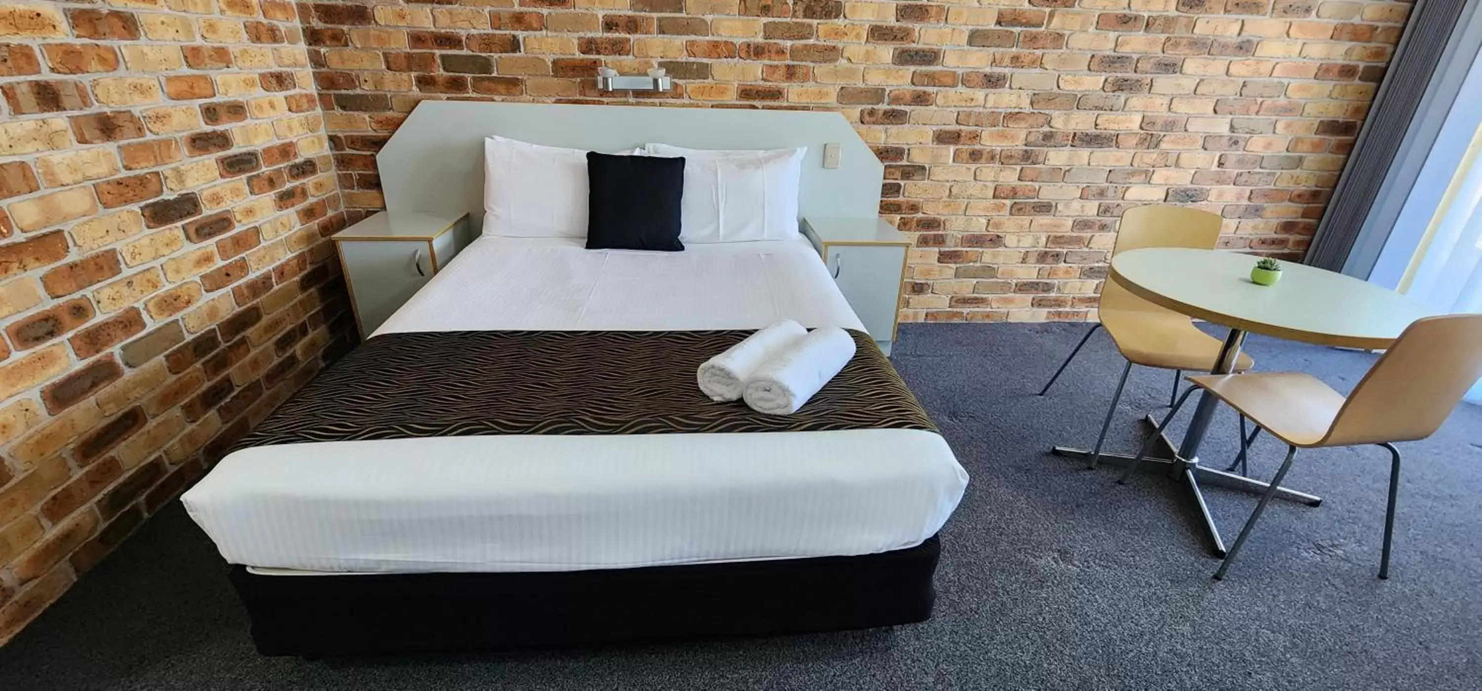 Bed in Golf Club Motor Inn Wingham