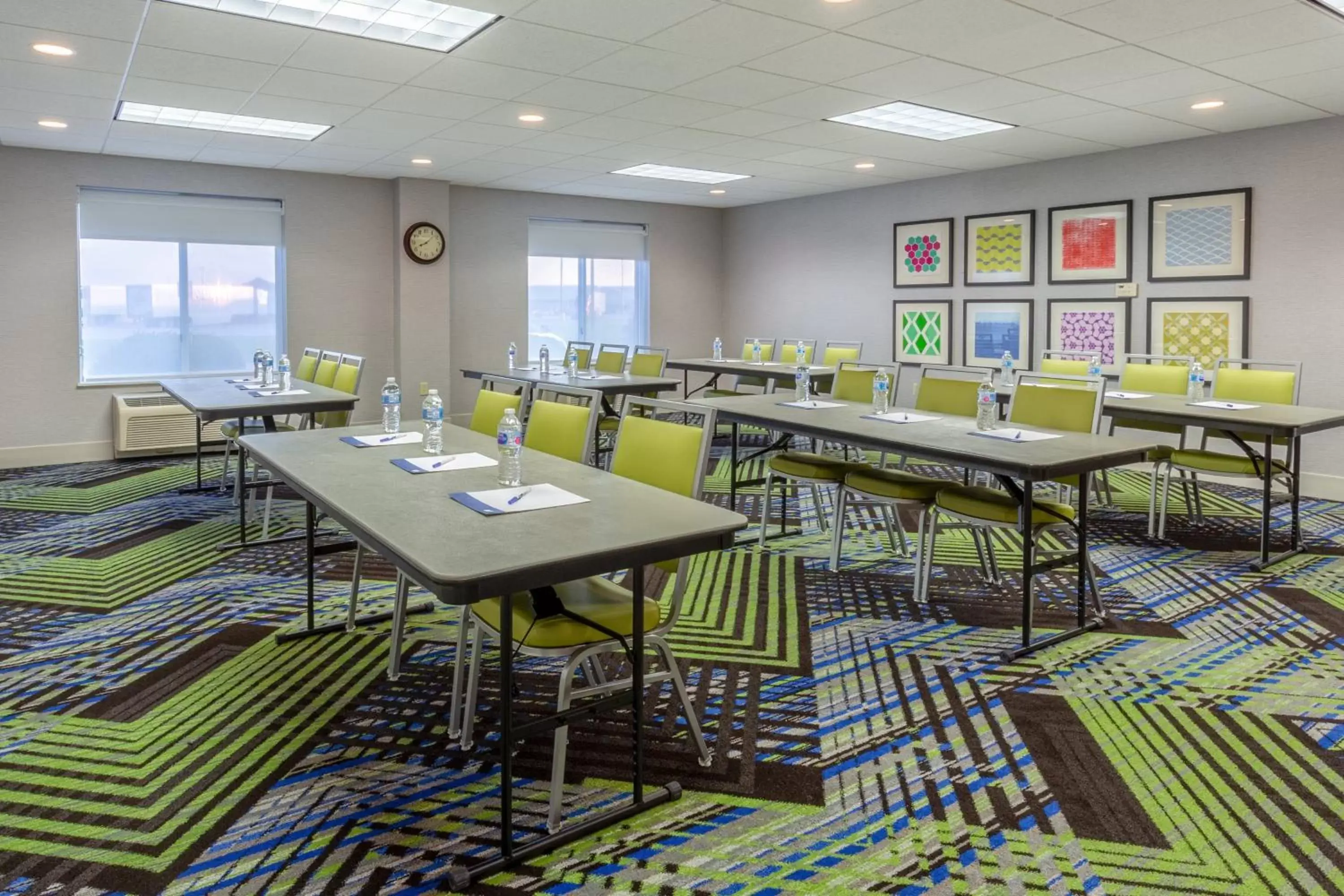 Meeting/conference room in Holiday Inn Express & Suites Vandalia, an IHG Hotel