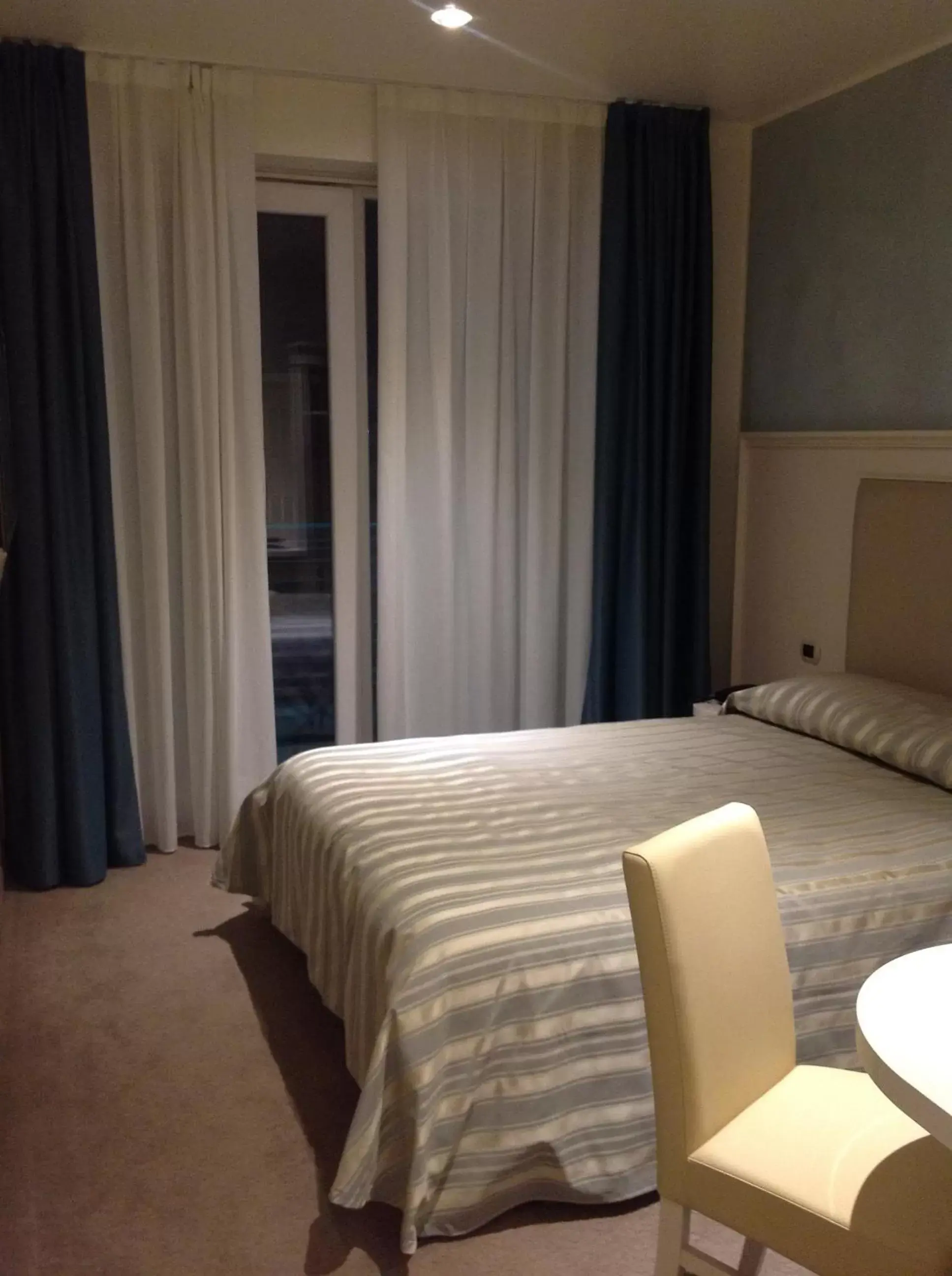 Bedroom, Bed in Palace Hotel "La CONCHIGLIA D' ORO"