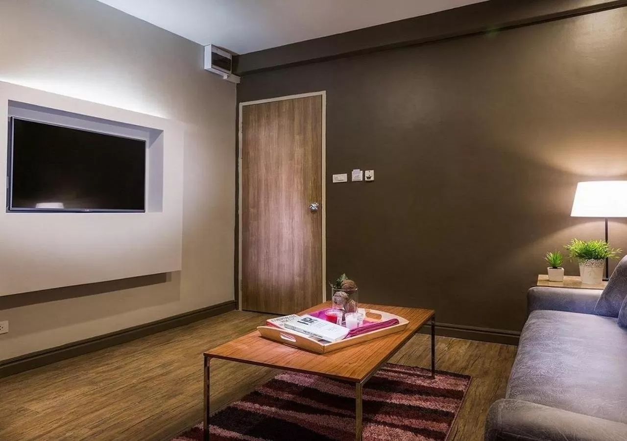 TV and multimedia in Ratchada Point Hotel