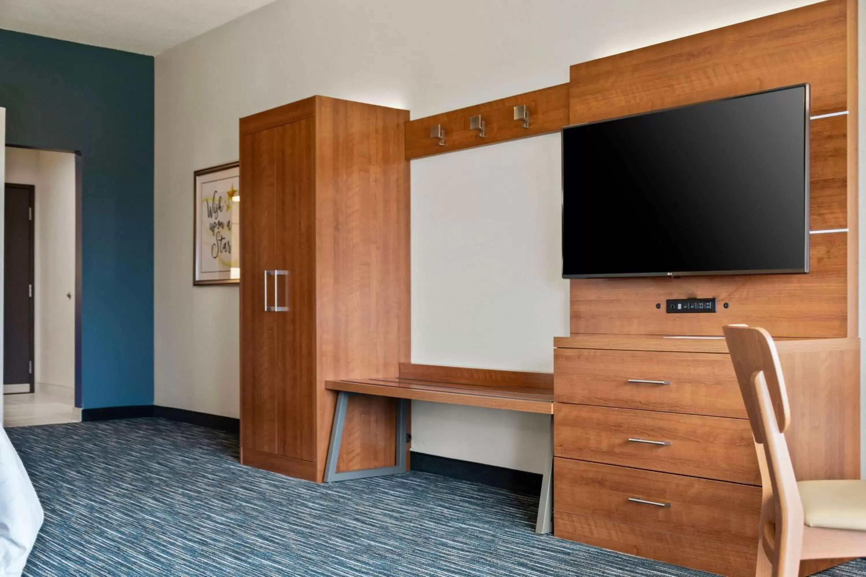 Photo of the whole room, TV/Entertainment Center in Holiday Inn Express & Suites Orlando- Lake Buena Vista, an IHG Hotel