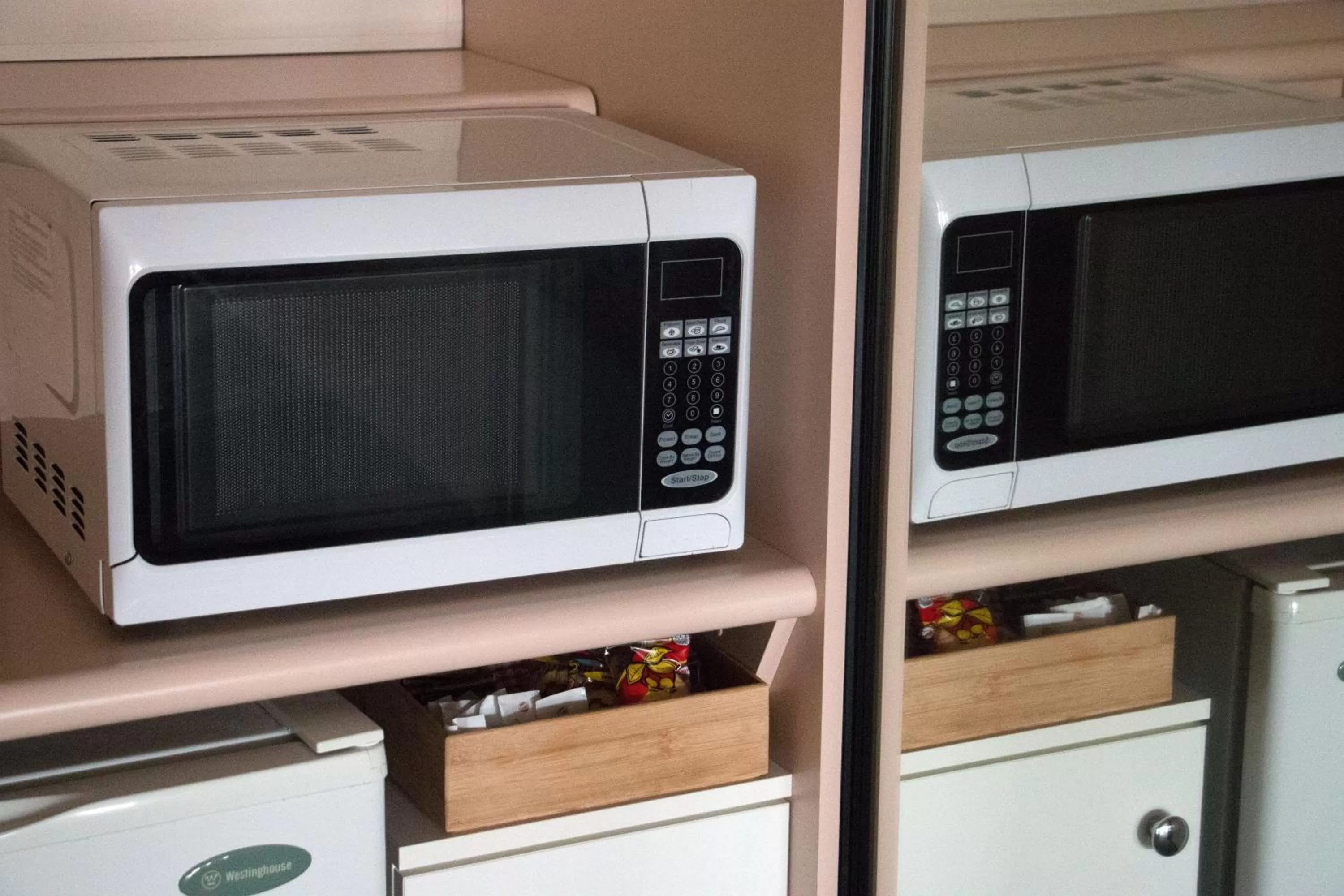 Coffee/tea facilities in Highway Inn Motel