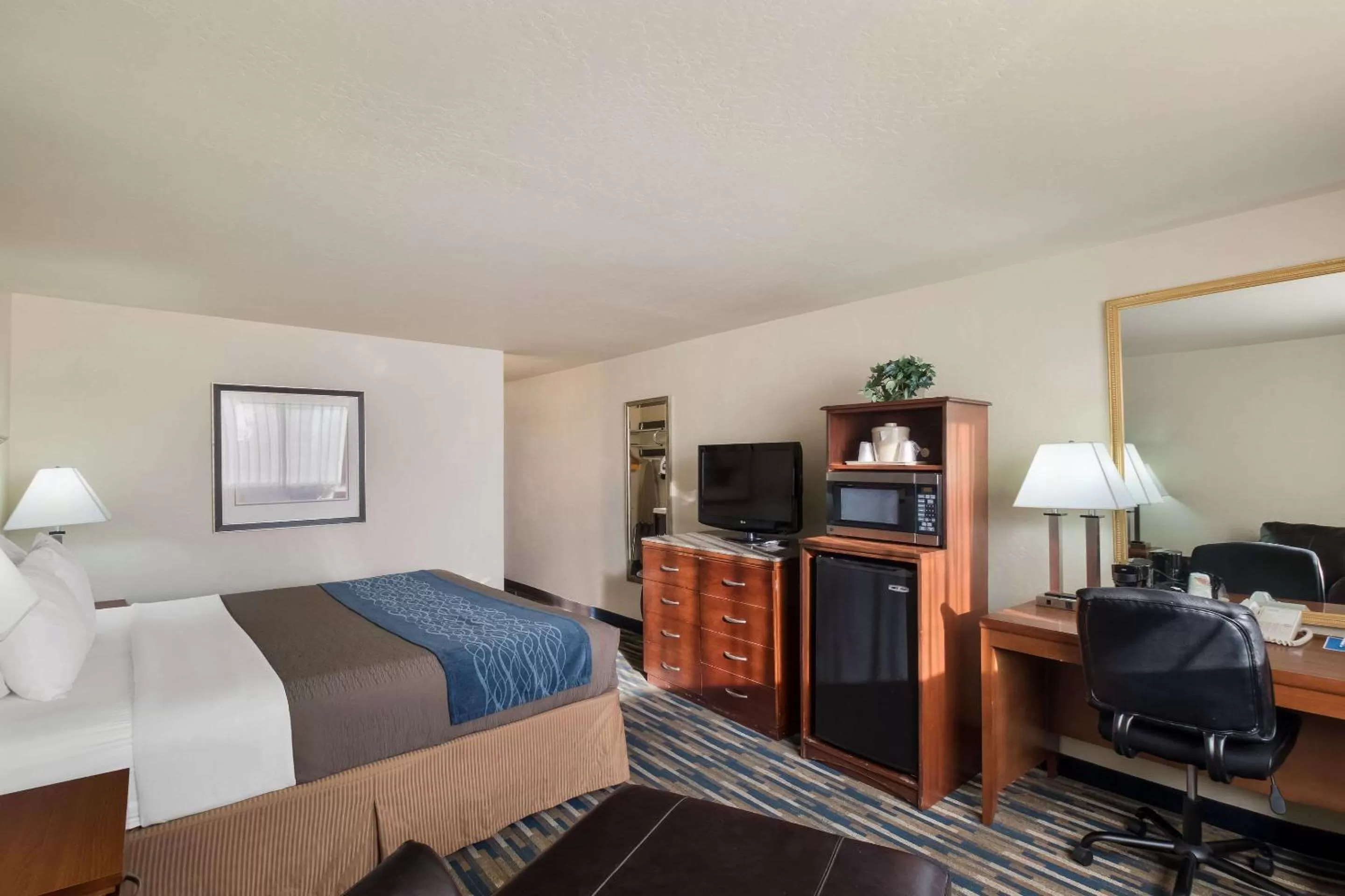Bedroom, Bed in Rodeway Inn Fort Morgan
