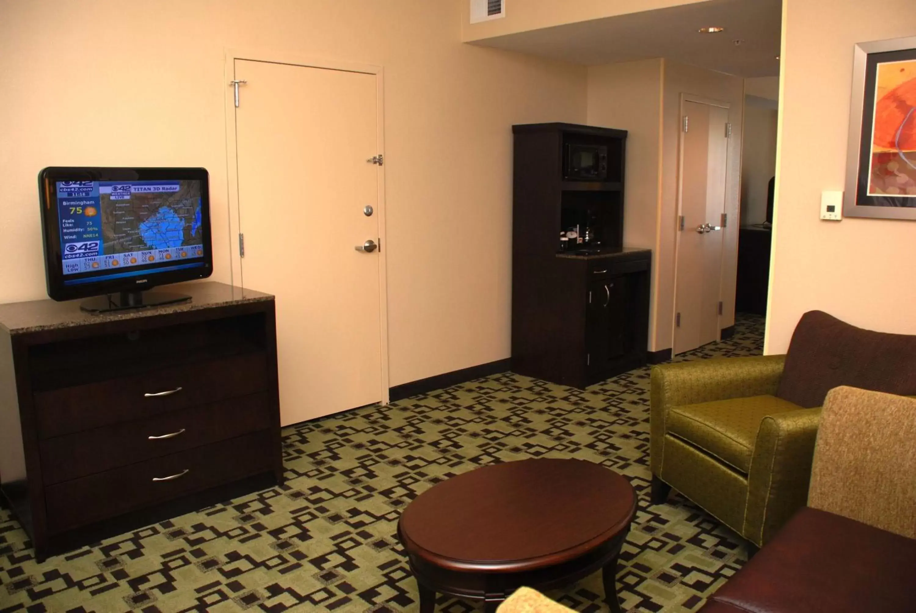 Living room, TV/Entertainment Center in Hilton Garden Inn Birmingham/Trussville