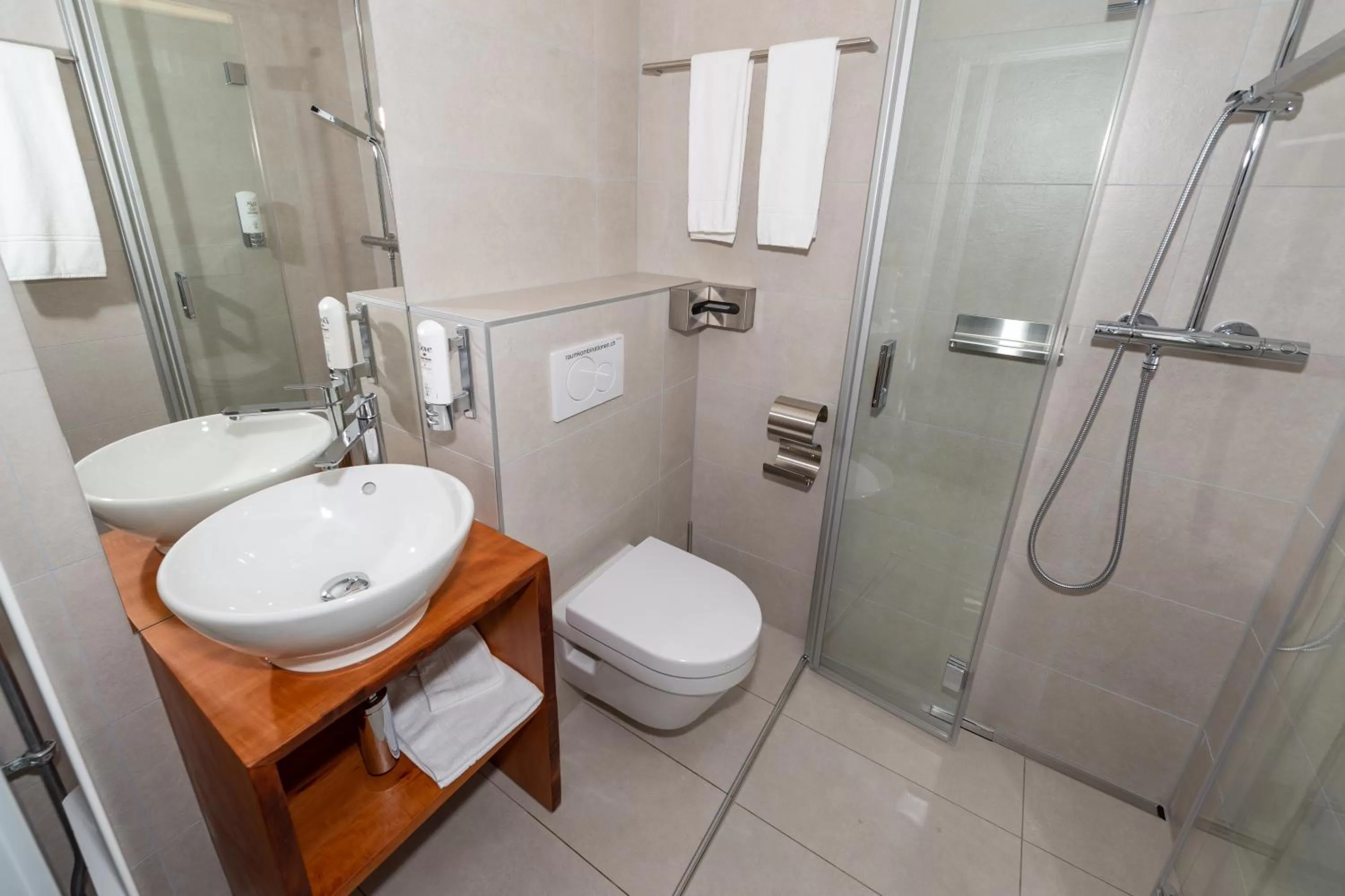 Bathroom in Boutique Hotel BS16 before Bern City Parking gratis