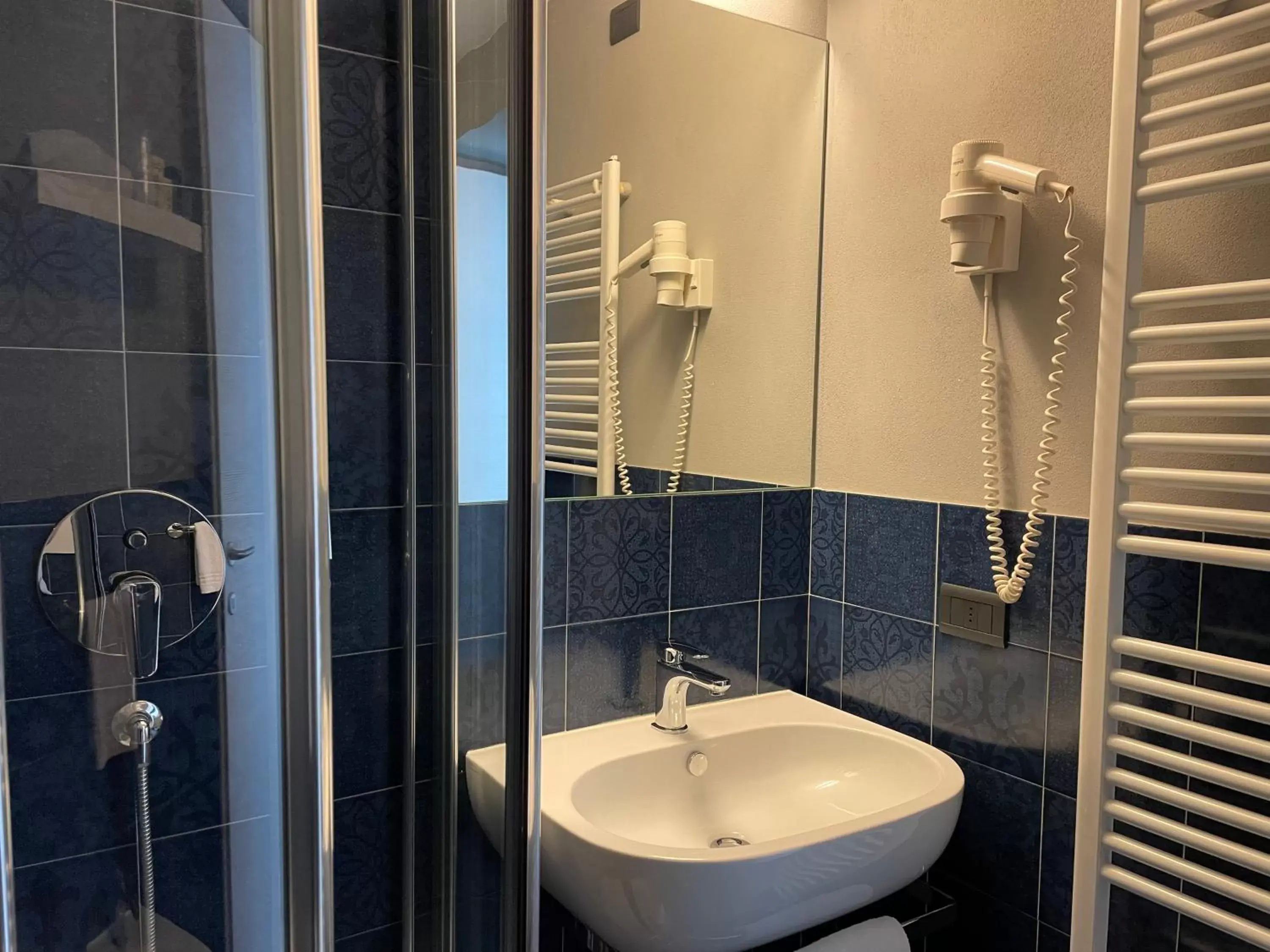 Bathroom in Hotel Europa Varese