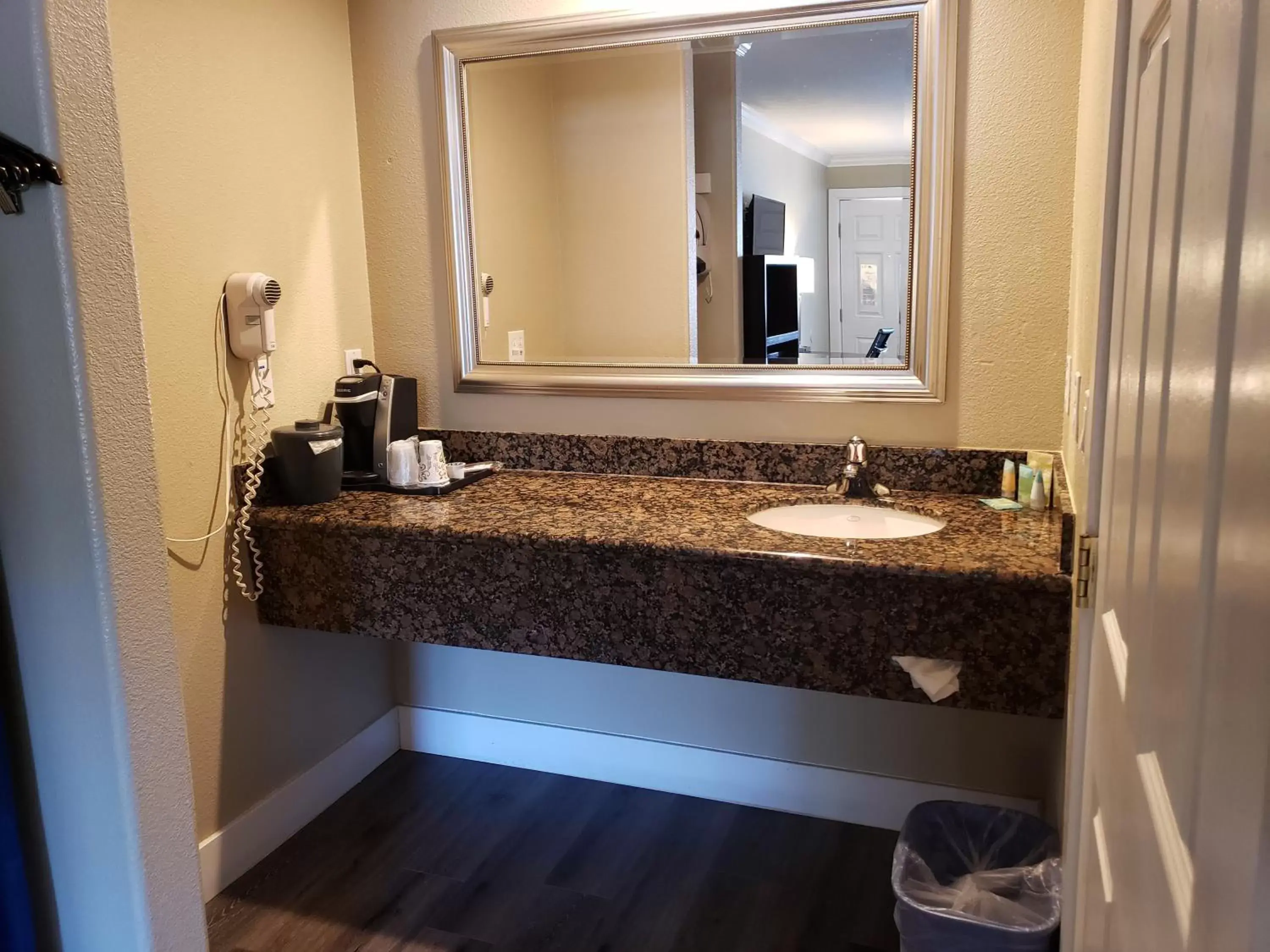 Coffee/tea facilities, Bathroom in Fairview Inn & Suites