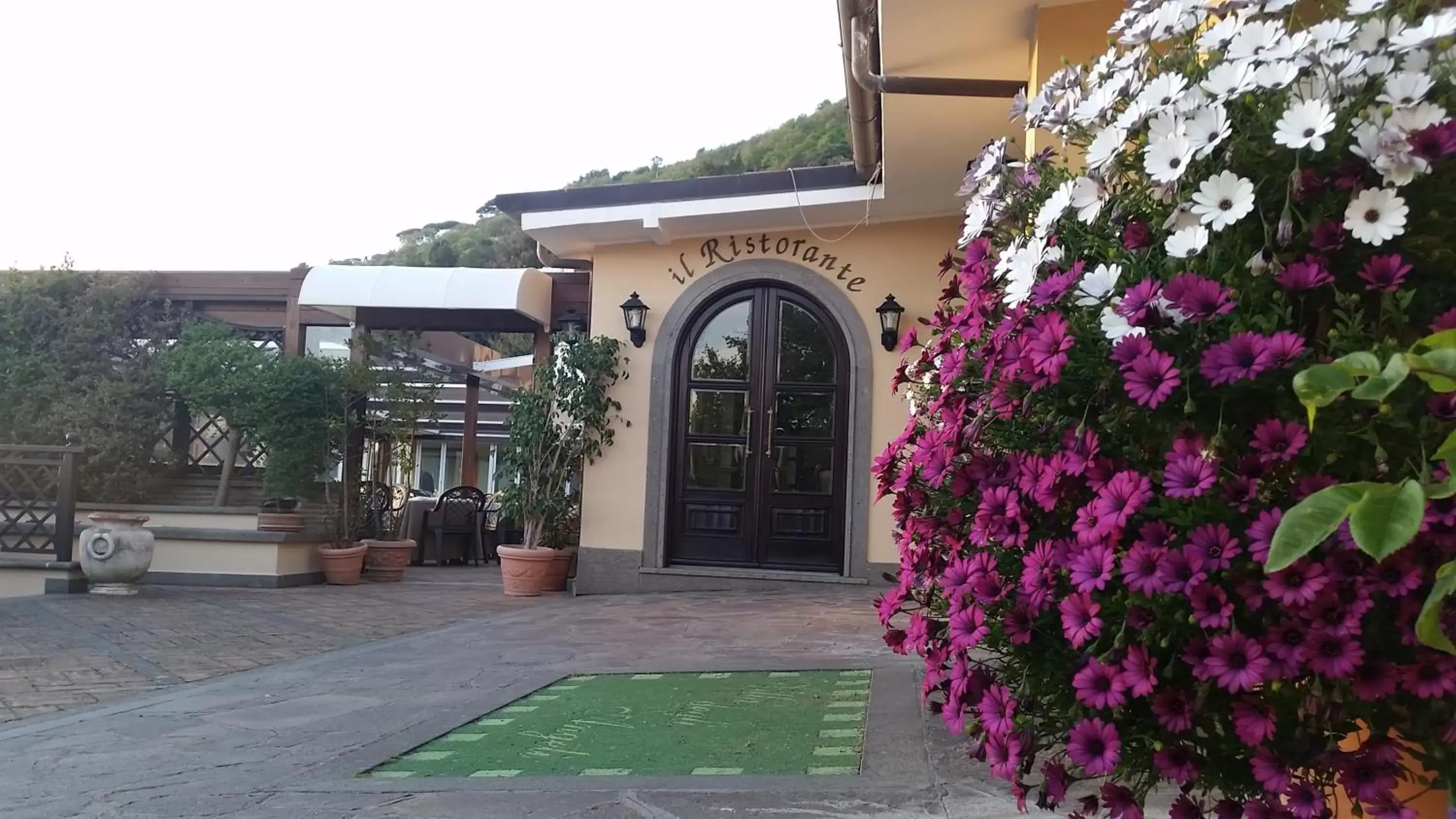 Facade/entrance, Property Building in Hotel Villa Degli Angeli