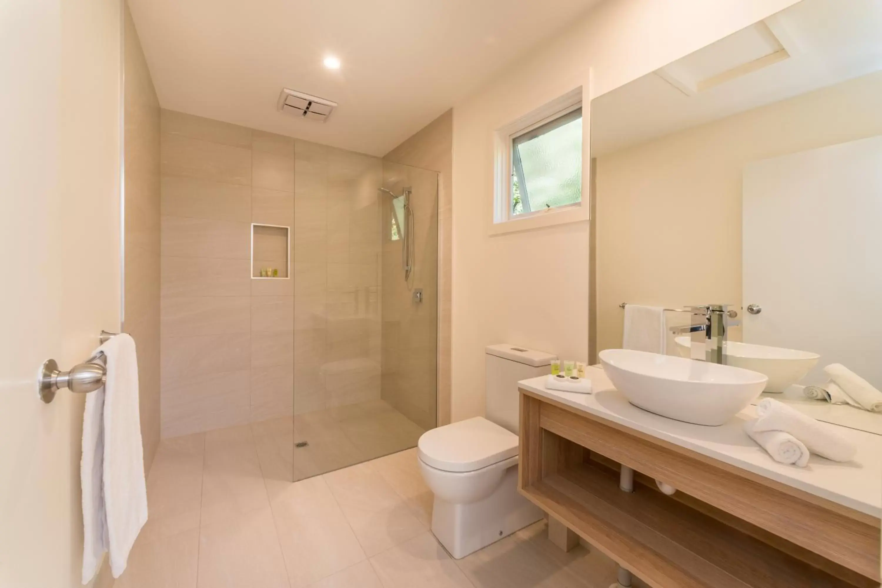 Bathroom in Boathouse Resort Studios and Suites