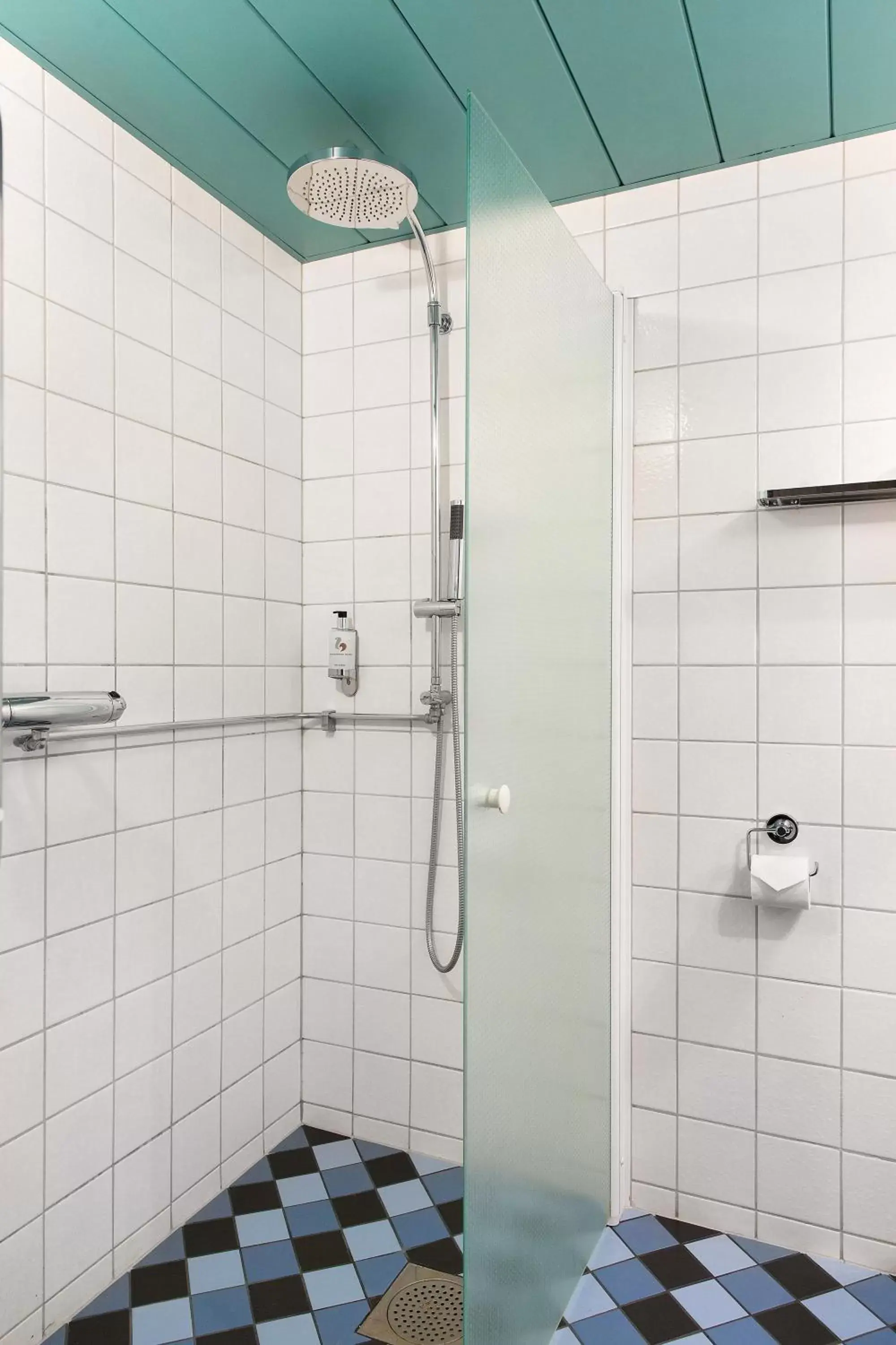 Shower, Bathroom in Good Morning + Helsingborg