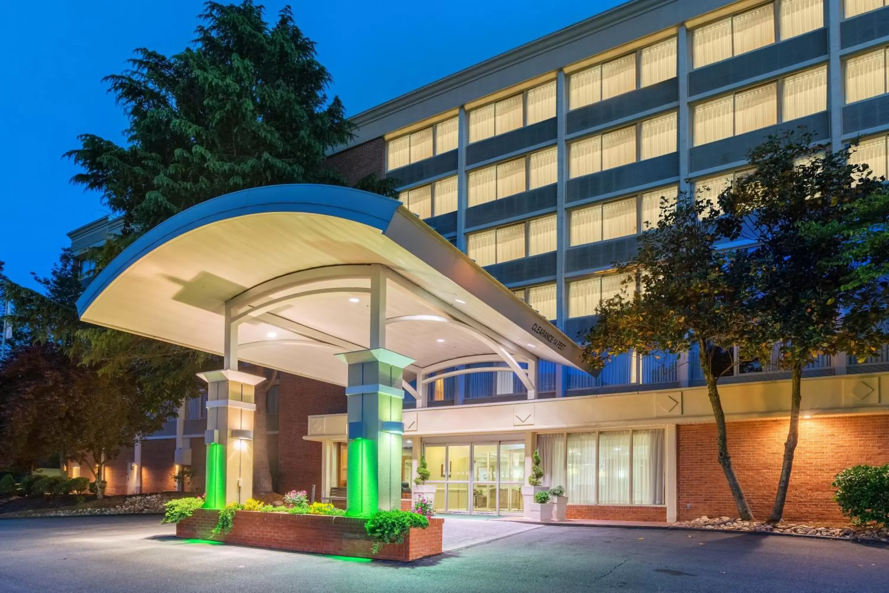 Property Building in Holiday Inn Charlottesville-Monticello, an IHG Hotel