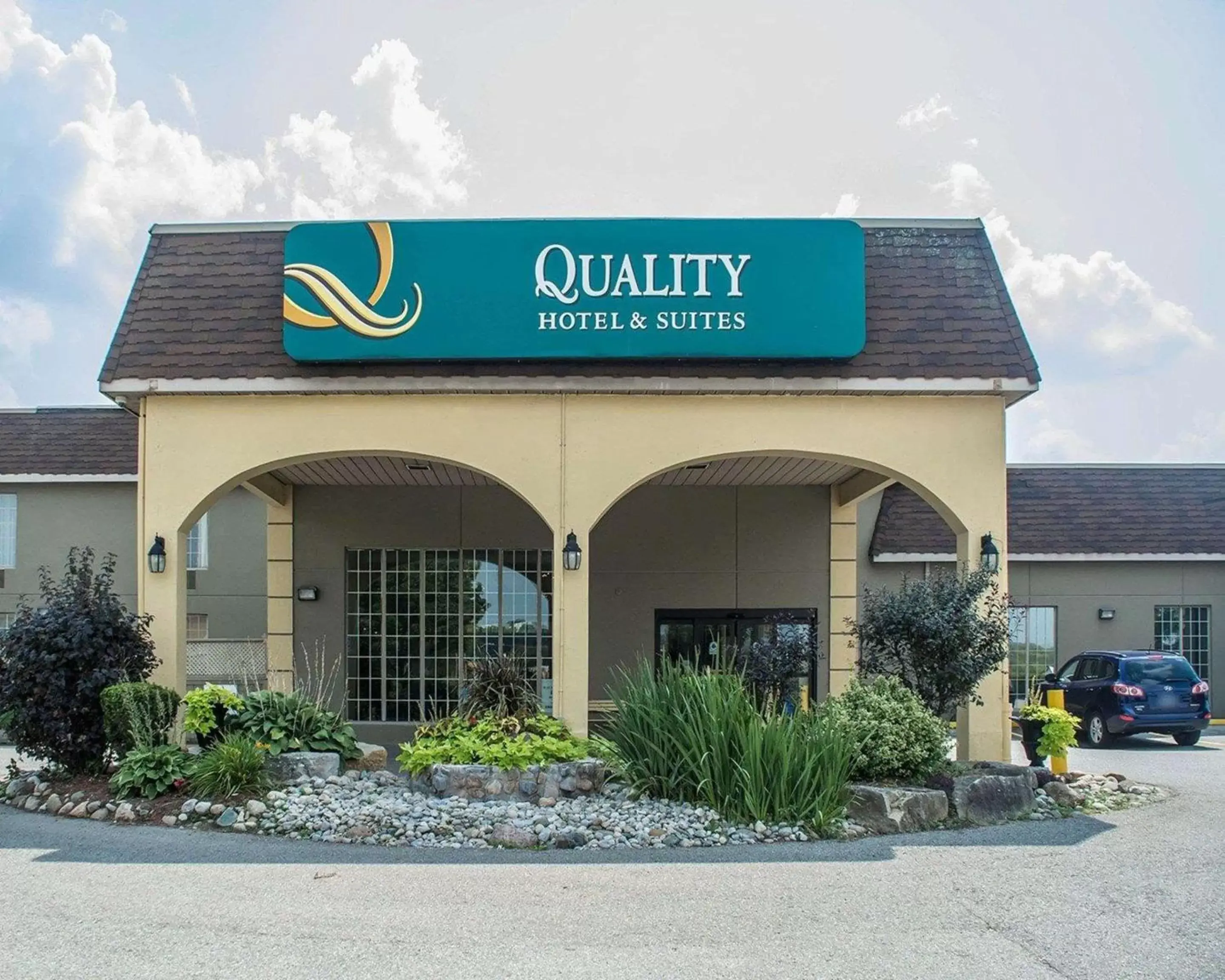 Property Building in Quality Hotel & Suites Woodstock