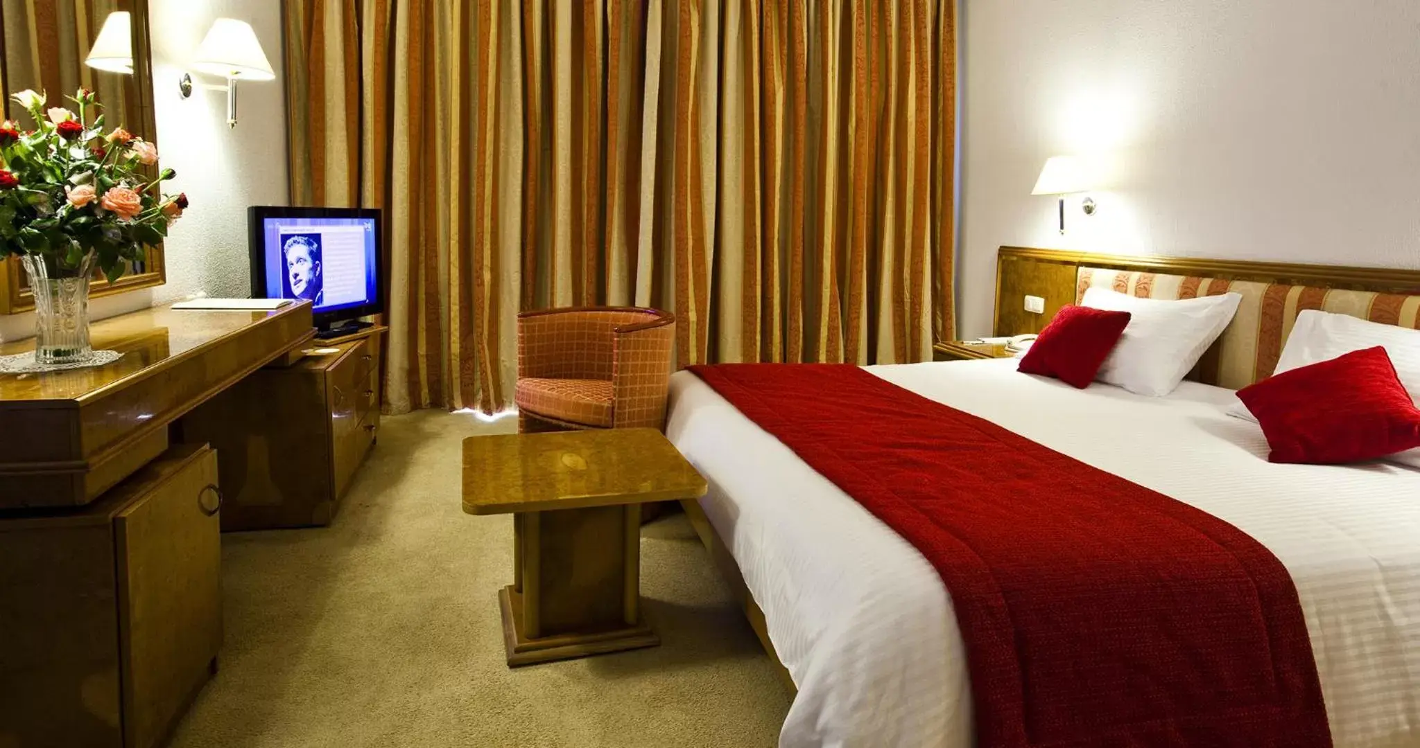 Bedroom, Bed in El Mouradi Palace- Couple et Famille uniquement Bedroom, Bed in El Mouradi Palace- Couple et Famille uniquement