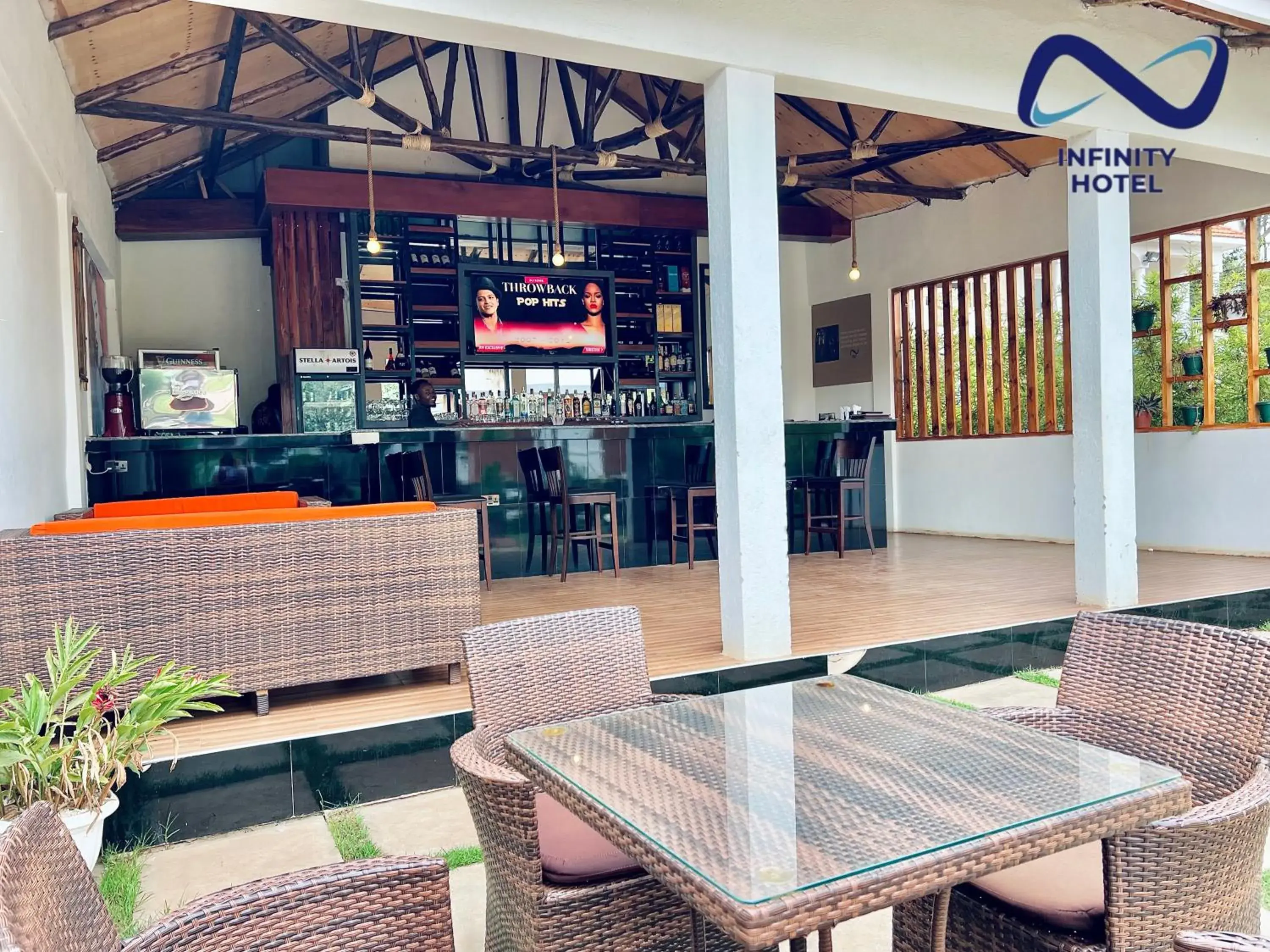 Restaurant/places to eat, Lounge/Bar in Infinity Hotel Kampala