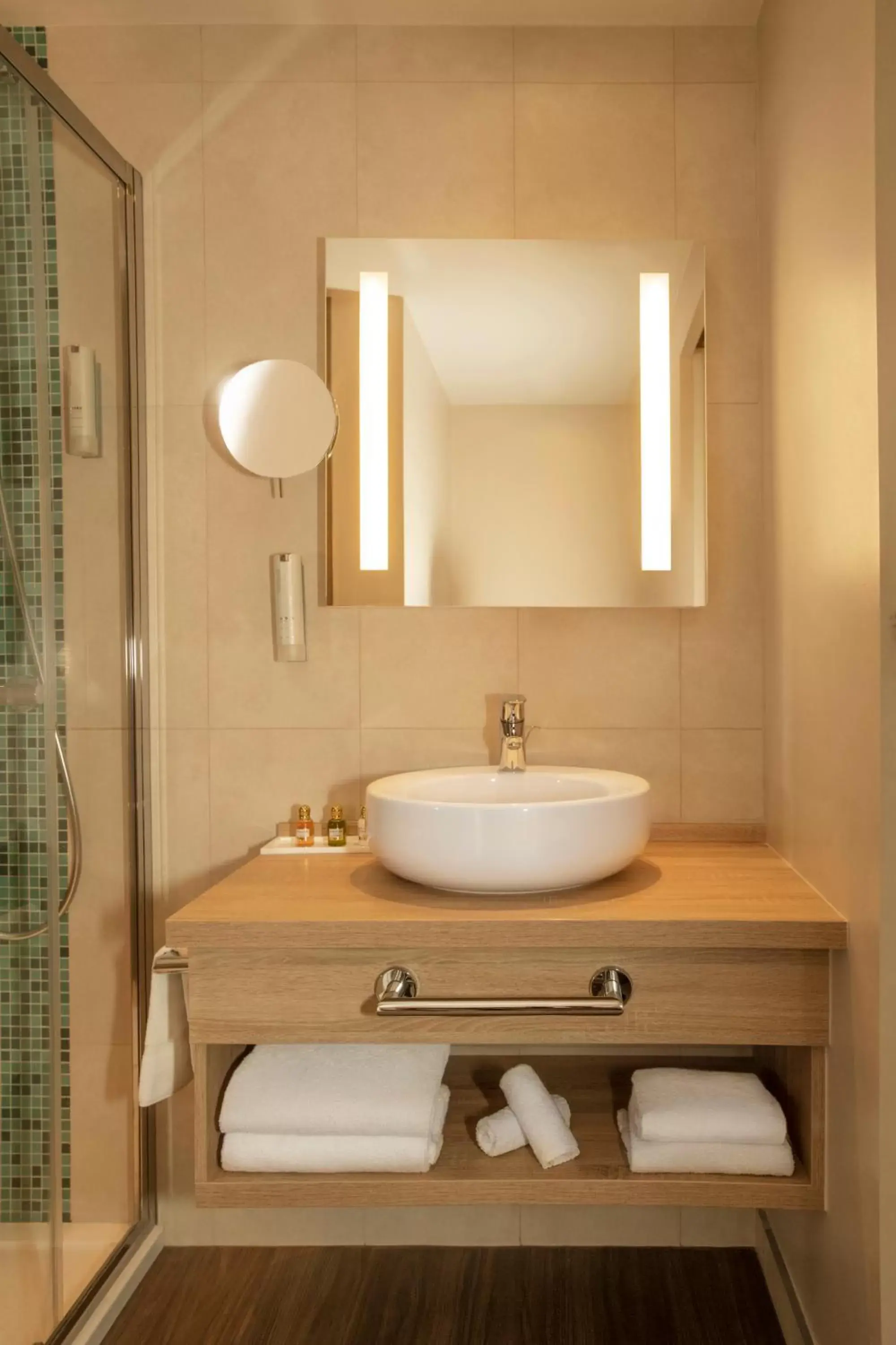 Bathroom in Hôtel Le B d'Arcachon by Inwood Hotels