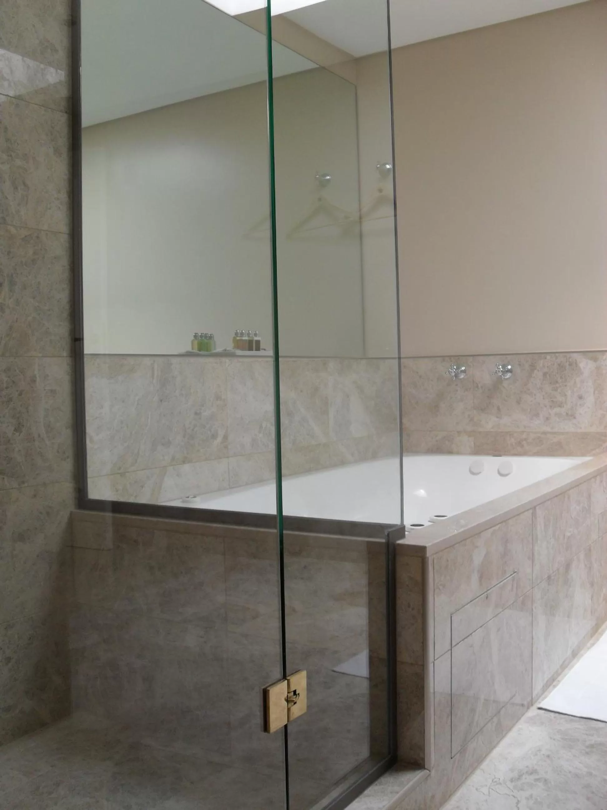 Bathroom in Hotel Club Frances